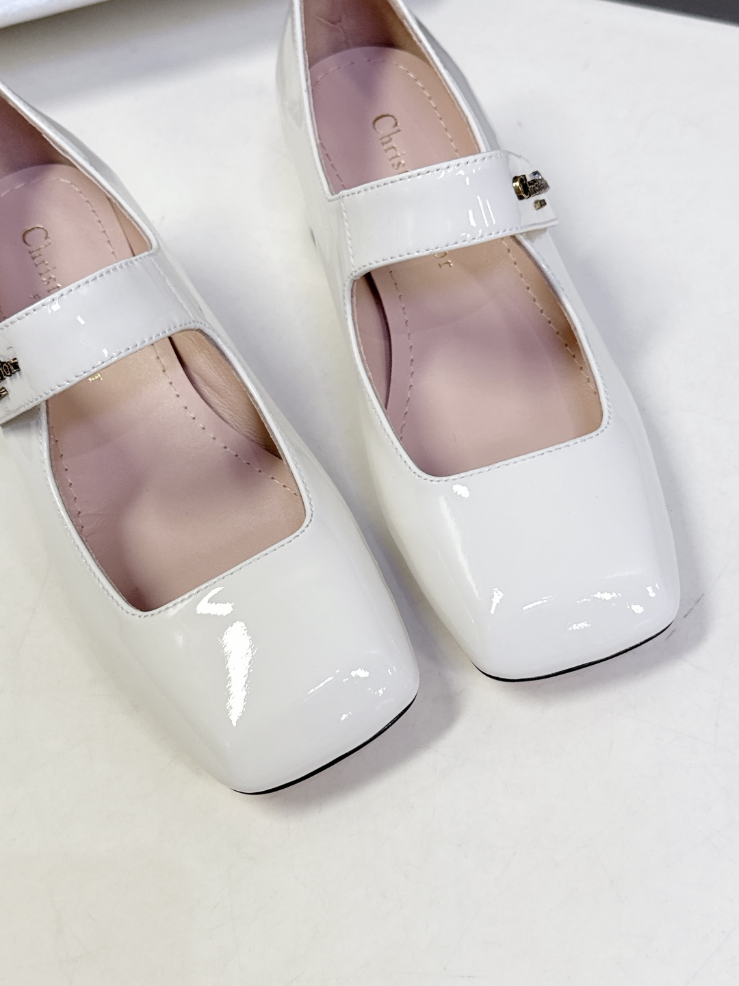 dior迪奥2026春夏最新走秀款粗跟时装鞋 超多明星时尚博主种草 每个女孩鞋柜都必须有一双D家时装鞋 