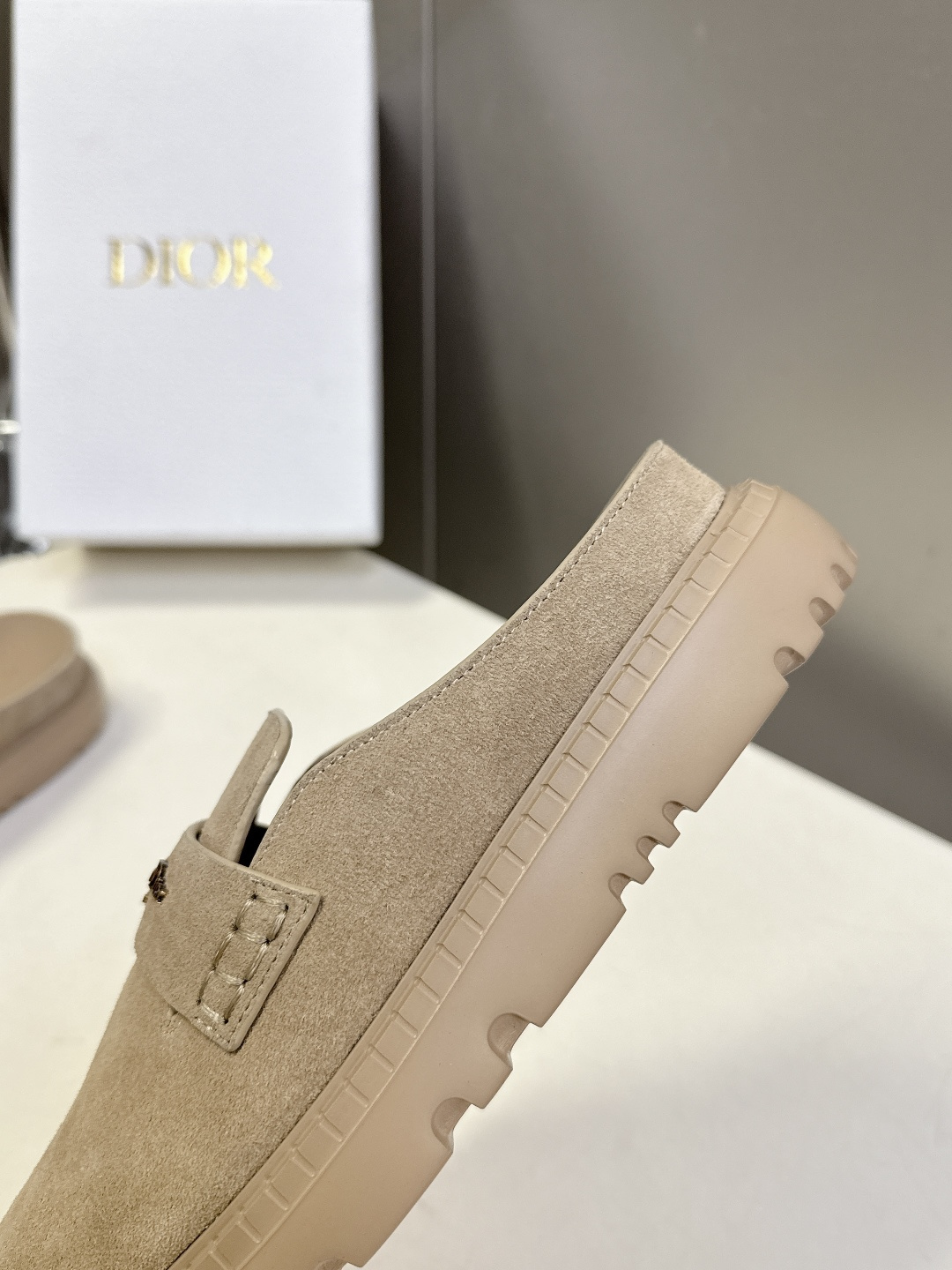 Dior迪奥2026春夏最新走秀款半拖 超多明星网红种草 夏天必备 经典的版型设计➕上迪奥LOGO五金点