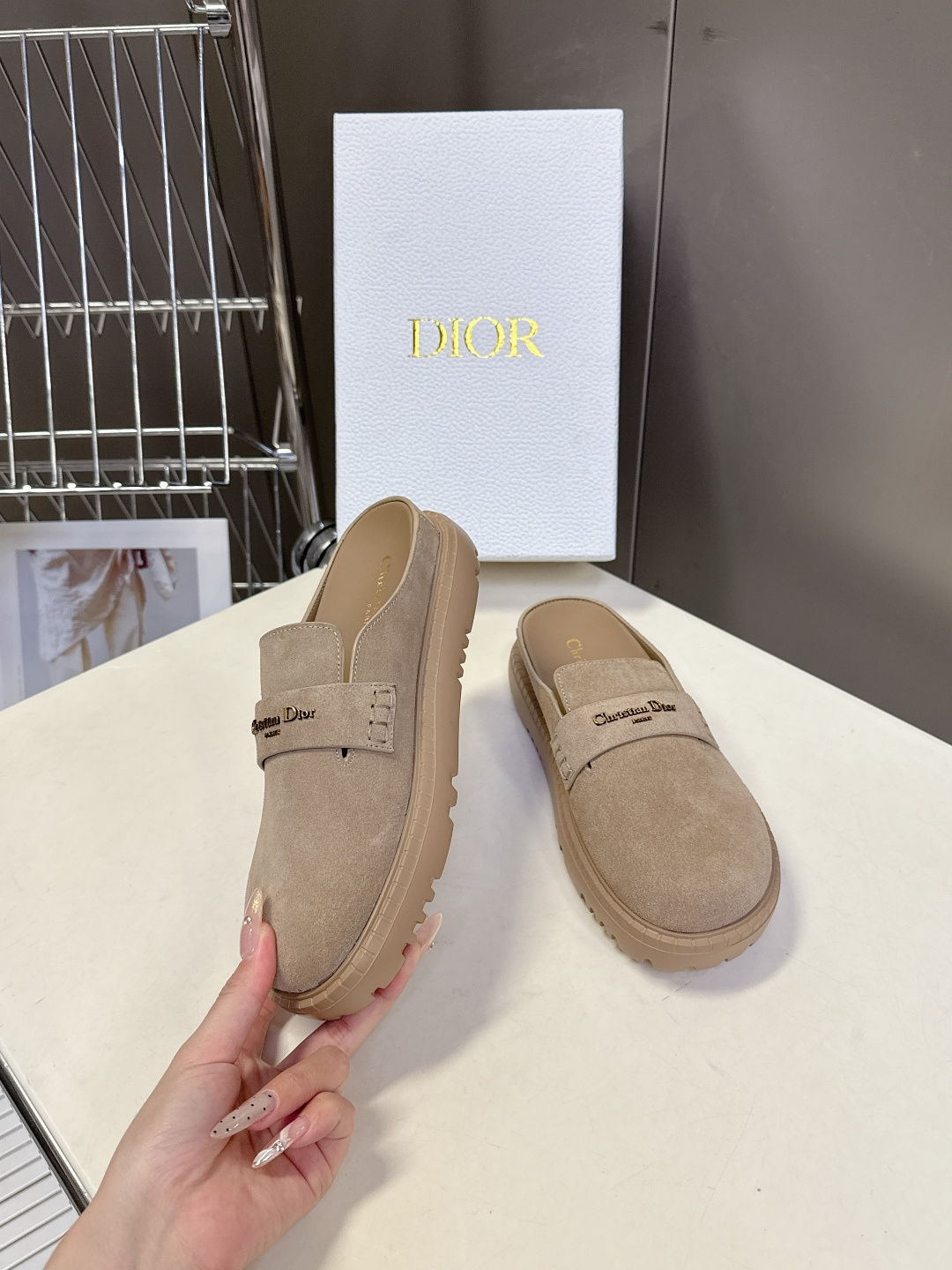 Dior迪奥2026春夏最新走秀款半拖 超多明星网红种草 夏天必备 经典的版型设计➕上迪奥LOGO五金点