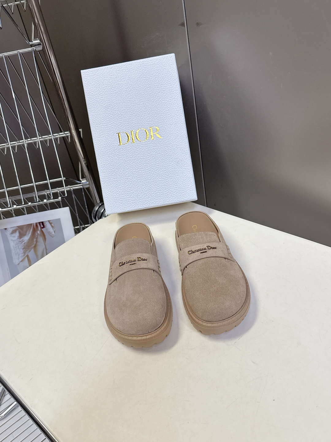 Dior迪奥2026春夏最新走秀款半拖 超多明星网红种草 夏天必备 经典的版型设计➕上迪奥LOGO五金点