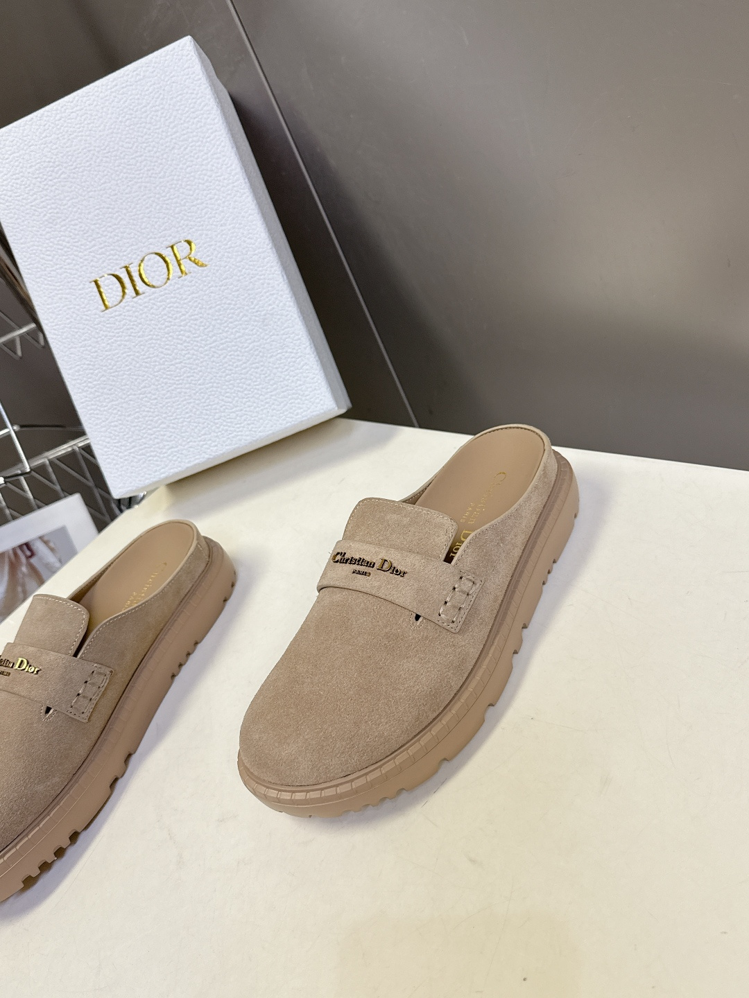 Dior迪奥2026春夏最新走秀款半拖 超多明星网红种草 夏天必备 经典的版型设计➕上迪奥LOGO五金点