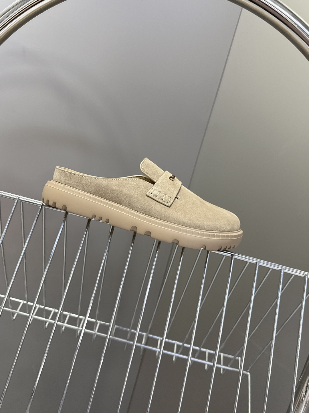 Dior迪奥2026春夏最新走秀款半拖 超多明星网红种草 夏天必备 经典的版型设计➕上迪奥LOGO五金点