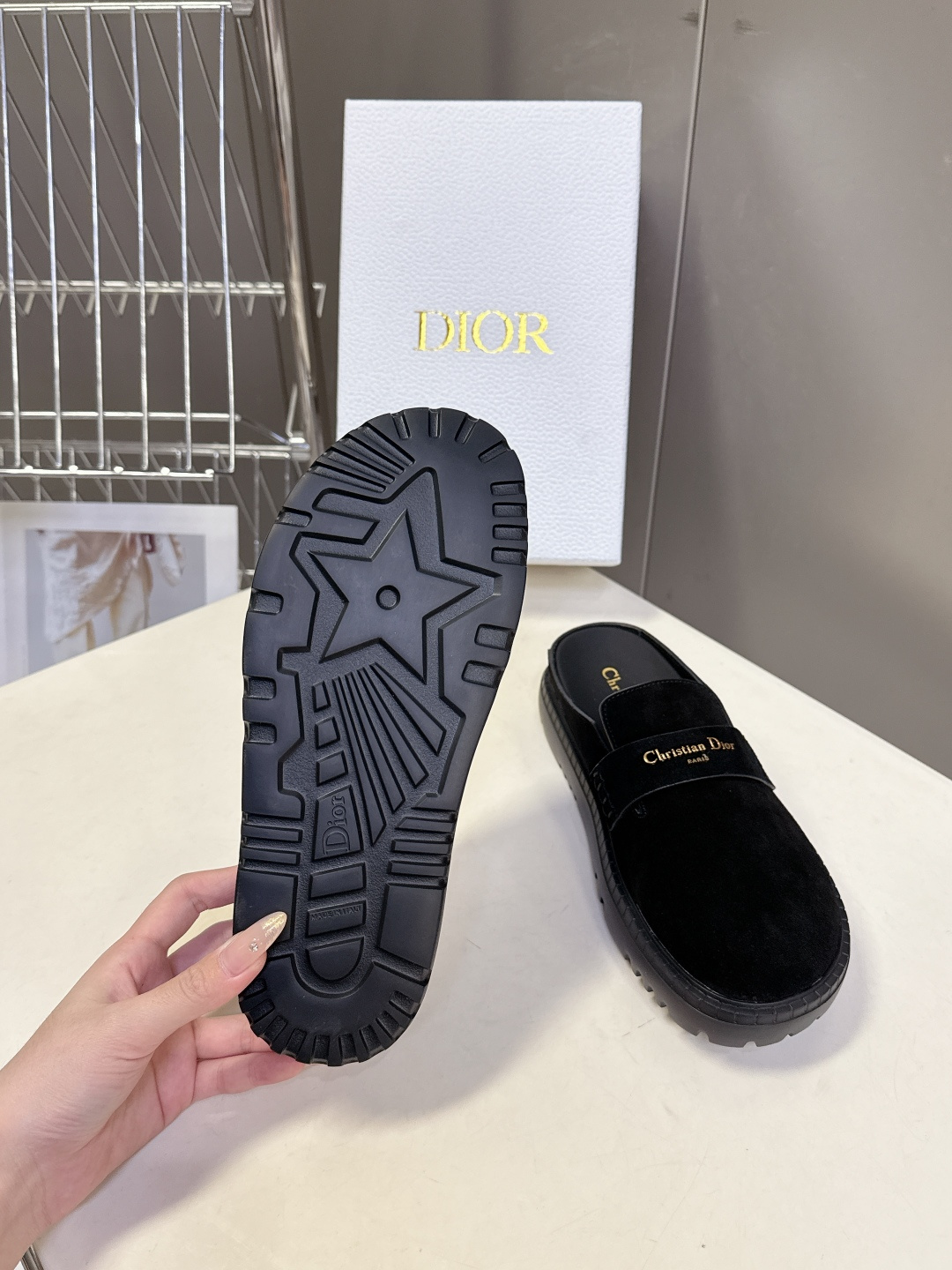 Dior迪奥2026春夏最新走秀款半拖 超多明星网红种草 夏天必备 经典的版型设计➕上迪奥LOGO五金点