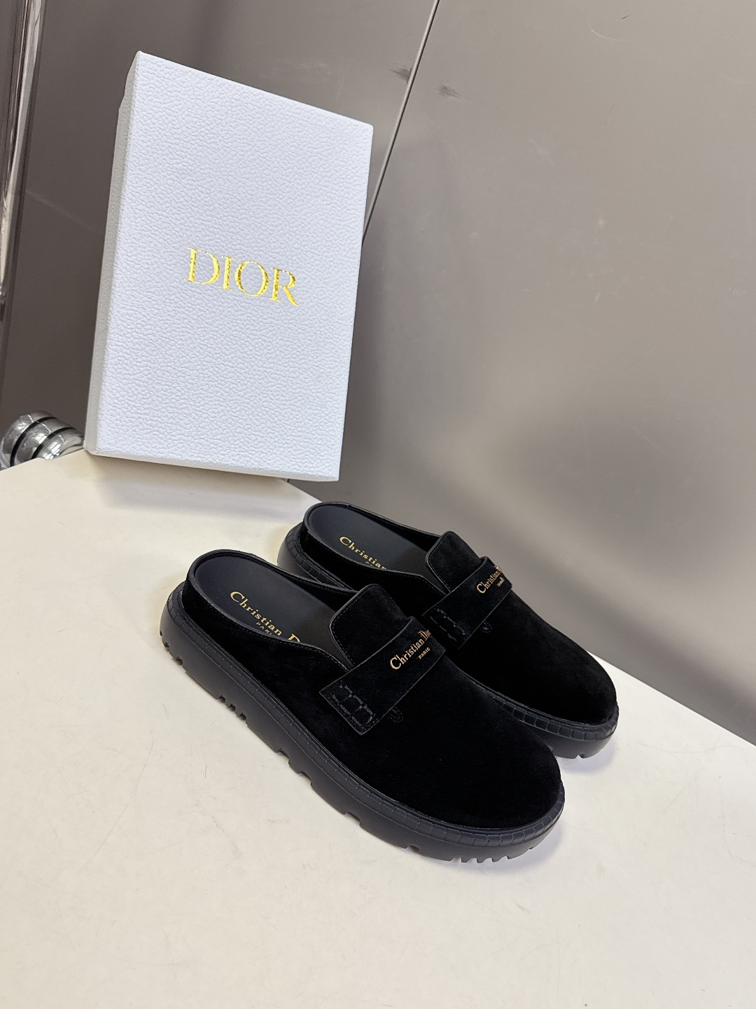 Dior迪奥2026春夏最新走秀款半拖 超多明星网红种草 夏天必备 经典的版型设计➕上迪奥LOGO五金点