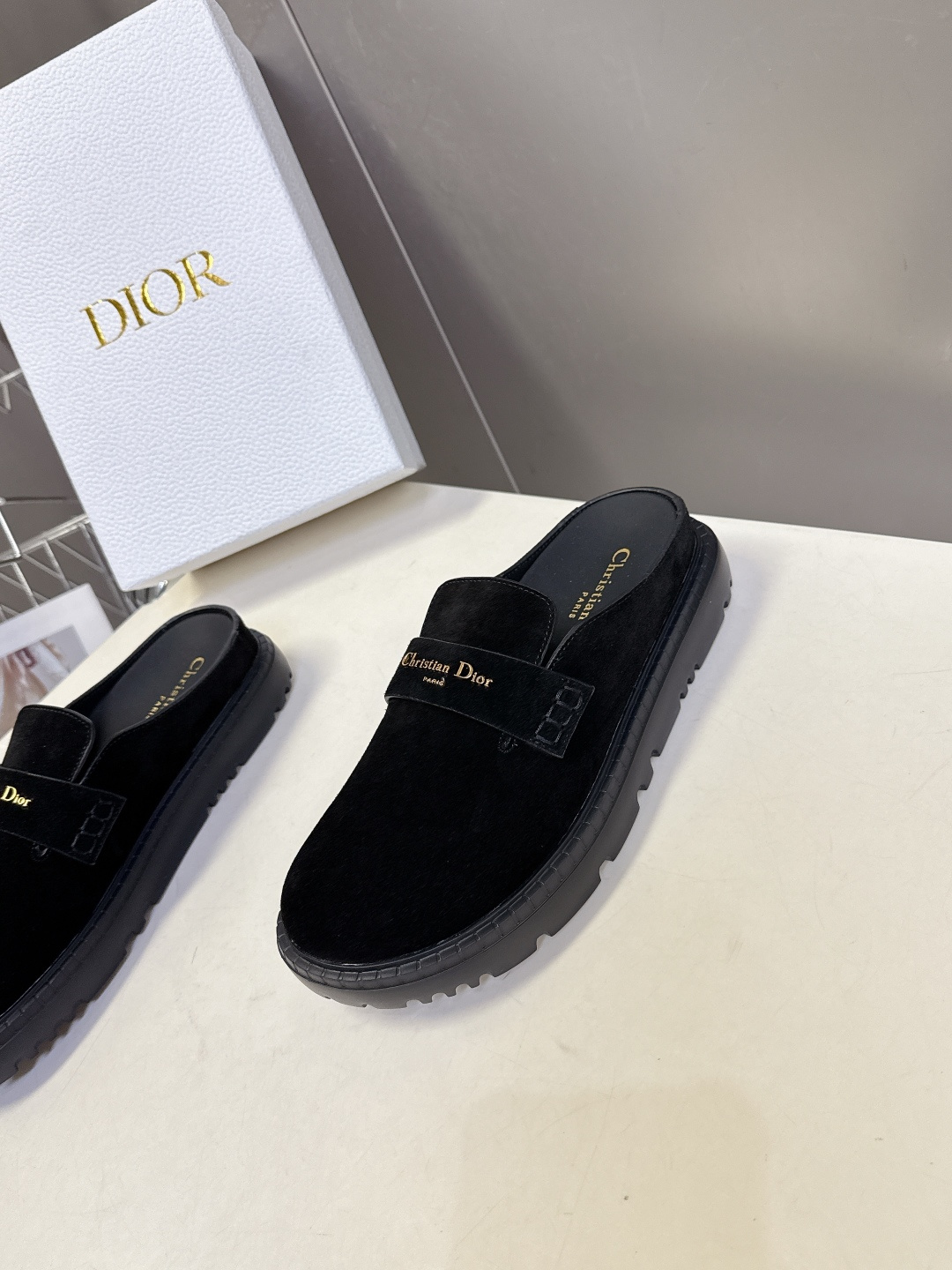 Dior迪奥2026春夏最新走秀款半拖 超多明星网红种草 夏天必备 经典的版型设计➕上迪奥LOGO五金点