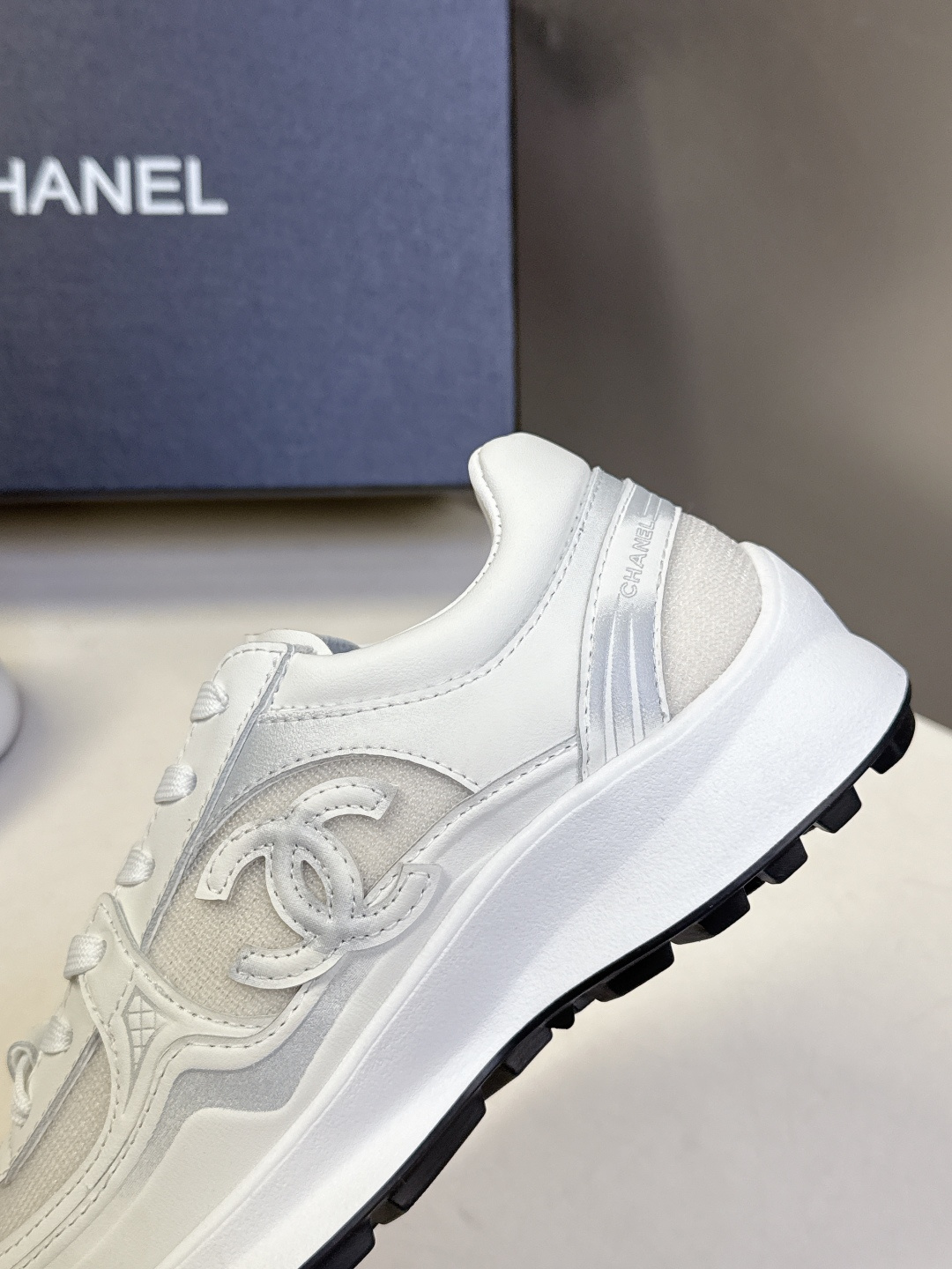 CHANEL香奈儿春夏最新款运动鞋超多明星网红种草 正品太古汇RMB11900购入开发细节完美对原版香奈