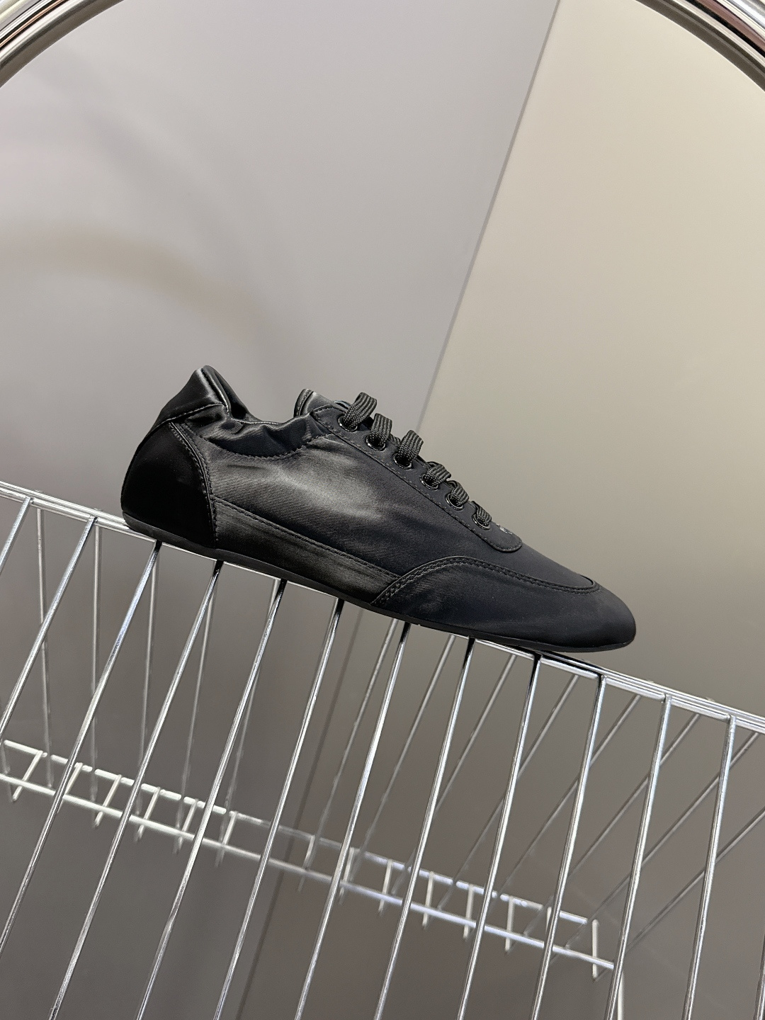 PRADA普拉达最新款复古休闲鞋 德训鞋 超多明星时尚博主种草 走秀款 复古感时髦满满 随意百搭 时尚休