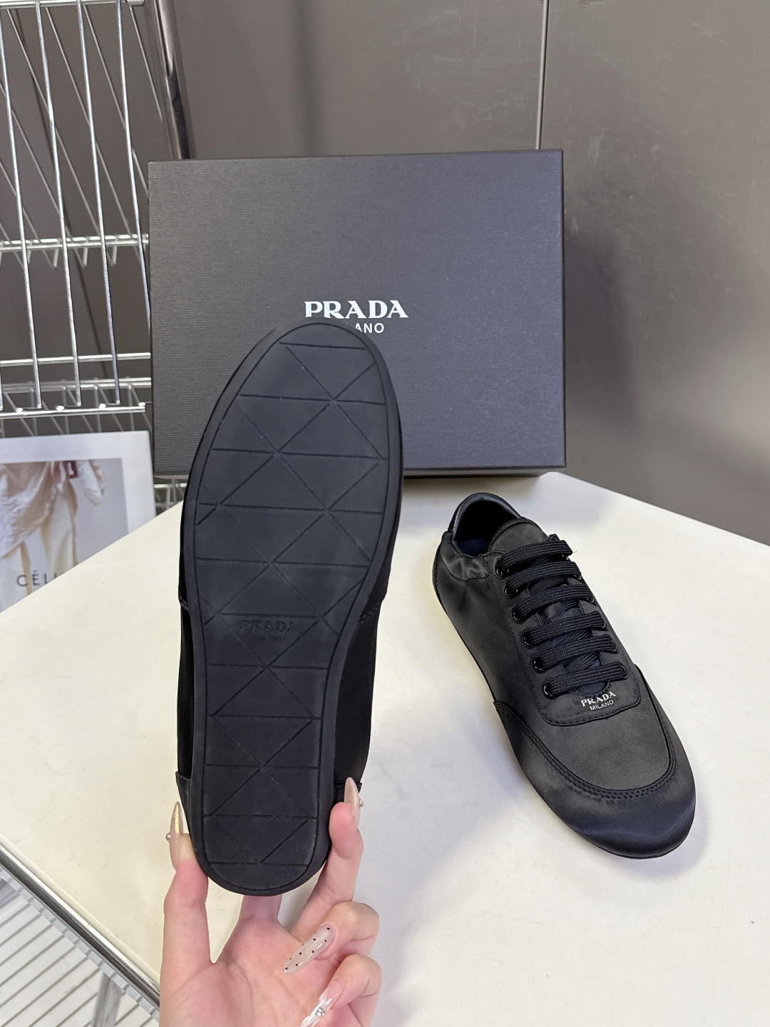 PRADA普拉达最新款复古休闲鞋 德训鞋 超多明星时尚博主种草 走秀款 复古感时髦满满 随意百搭 时尚休