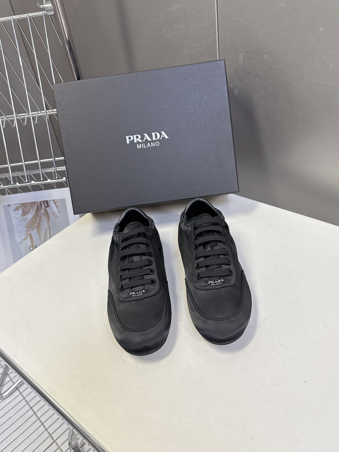 PRADA普拉达最新款复古休闲鞋 德训鞋 超多明星时尚博主种草 走秀款 复古感时髦满满 随意百搭 时尚休