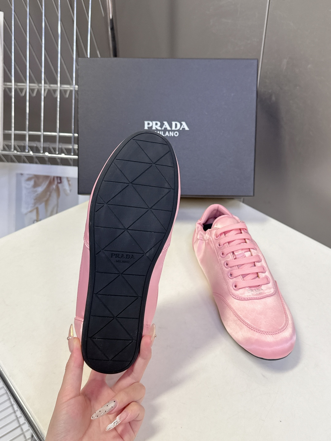 PRADA普拉达最新款复古休闲鞋 德训鞋 超多明星时尚博主种草 走秀款 复古感时髦满满 随意百搭 时尚休