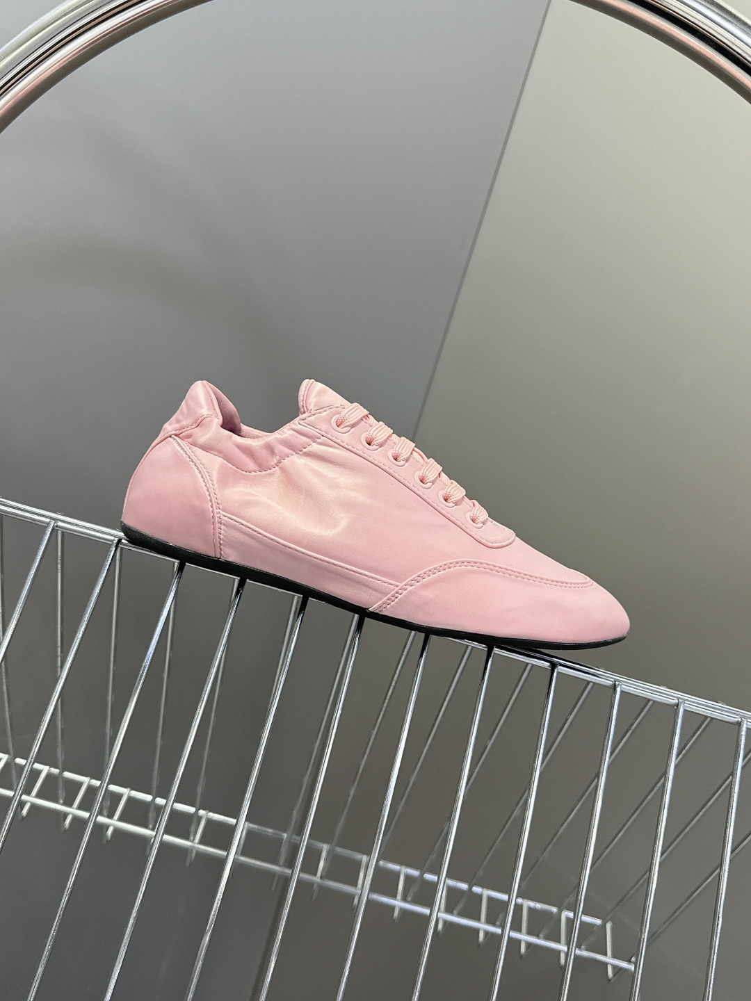 PRADA普拉达最新款复古休闲鞋 德训鞋 超多明星时尚博主种草 走秀款 复古感时髦满满 随意百搭 时尚休