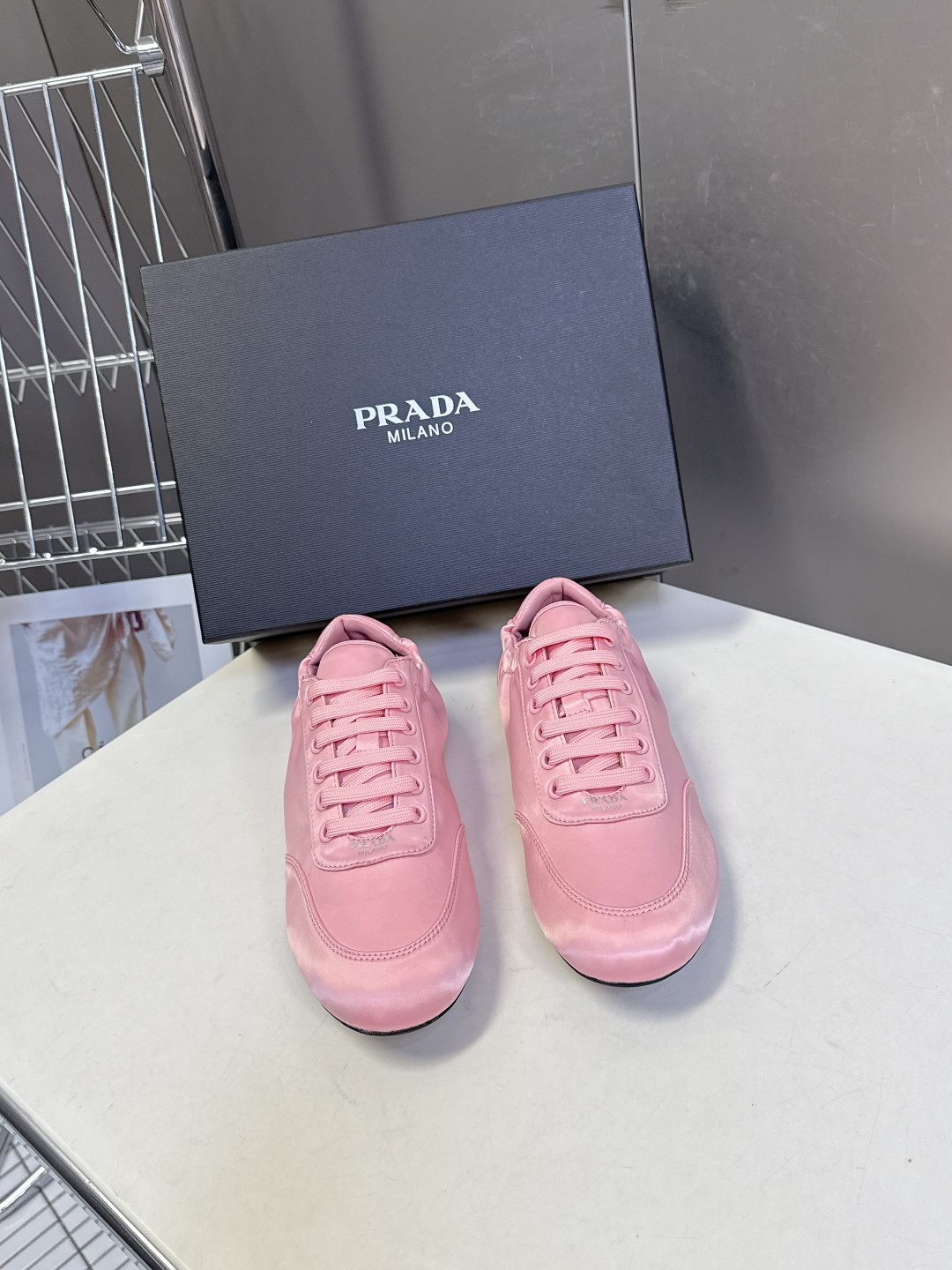 PRADA普拉达最新款复古休闲鞋 德训鞋 超多明星时尚博主种草 走秀款 复古感时髦满满 随意百搭 时尚休