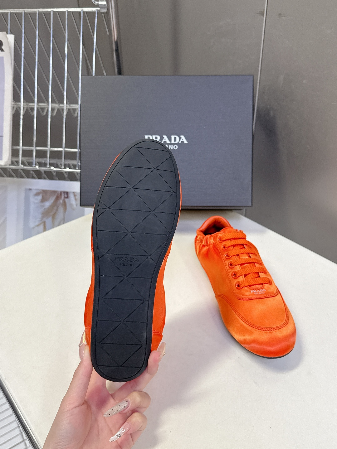 PRADA普拉达最新款复古休闲鞋 德训鞋 超多明星时尚博主种草 走秀款 复古感时髦满满 随意百搭 时尚休