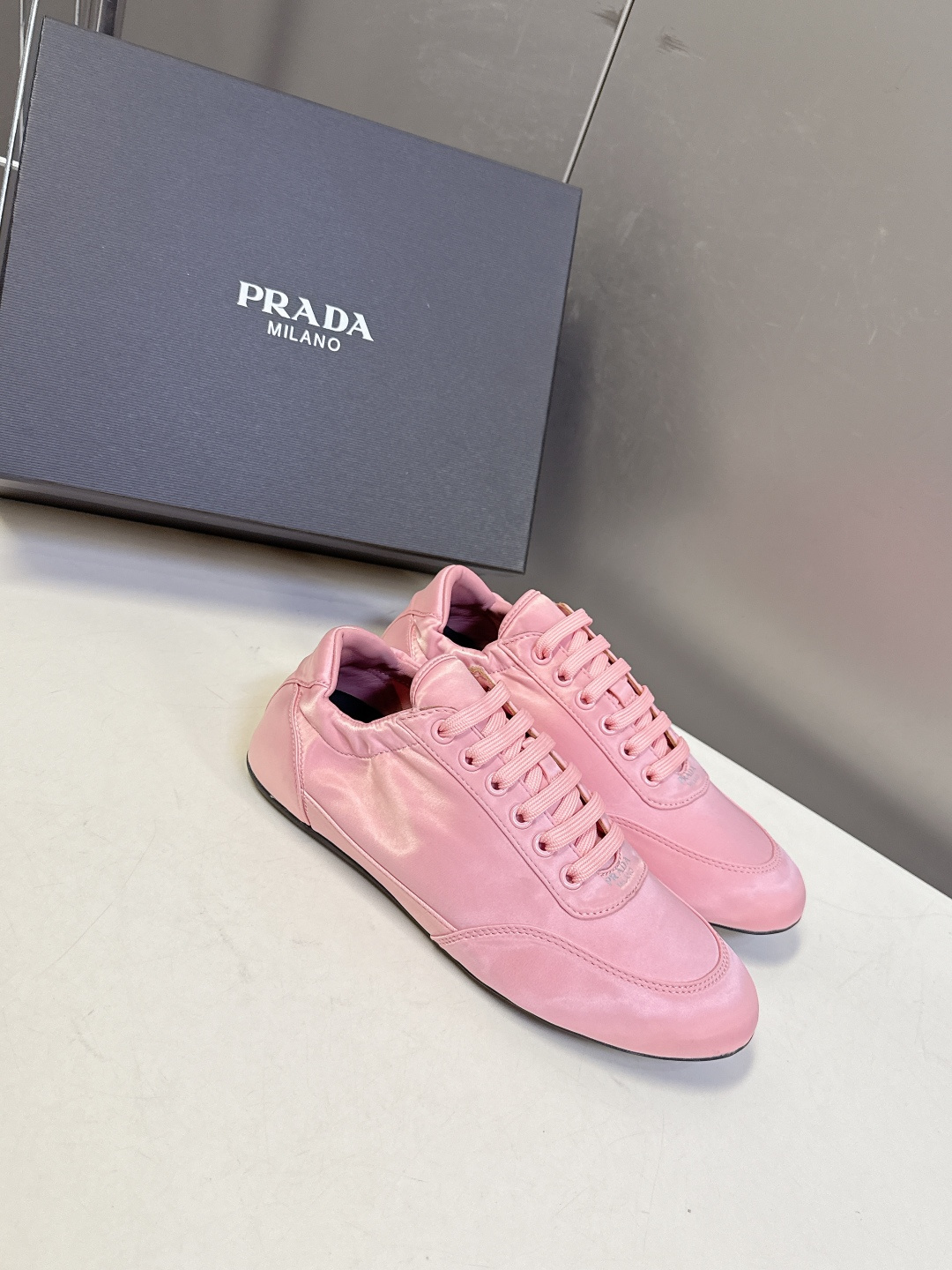 PRADA普拉达最新款复古休闲鞋 德训鞋 超多明星时尚博主种草 走秀款 复古感时髦满满 随意百搭 时尚休