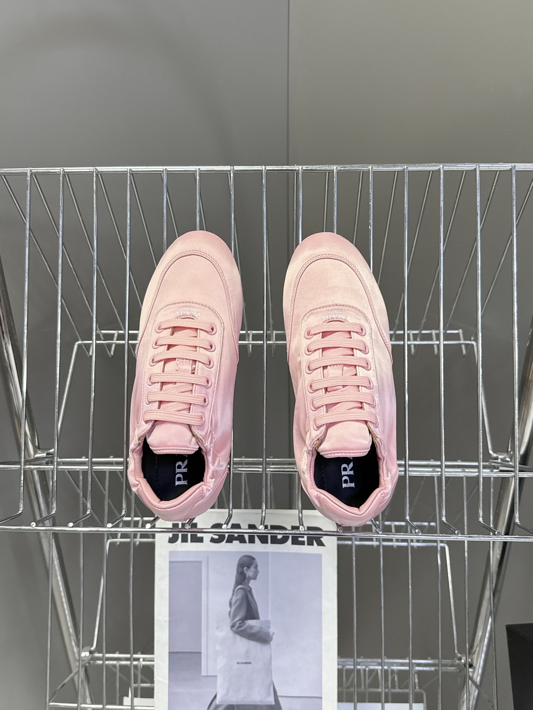 PRADA普拉达最新款复古休闲鞋 德训鞋 超多明星时尚博主种草 走秀款 复古感时髦满满 随意百搭 时尚休