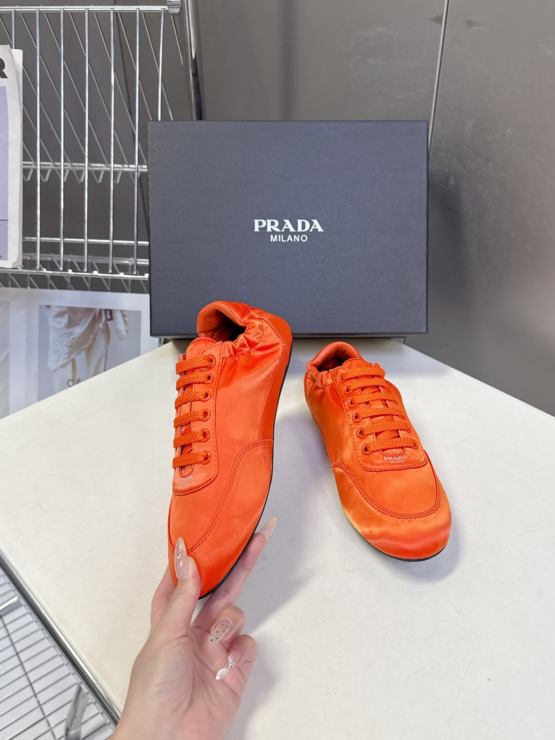 PRADA普拉达最新款复古休闲鞋 德训鞋 超多明星时尚博主种草 走秀款 复古感时髦满满 随意百搭 时尚休