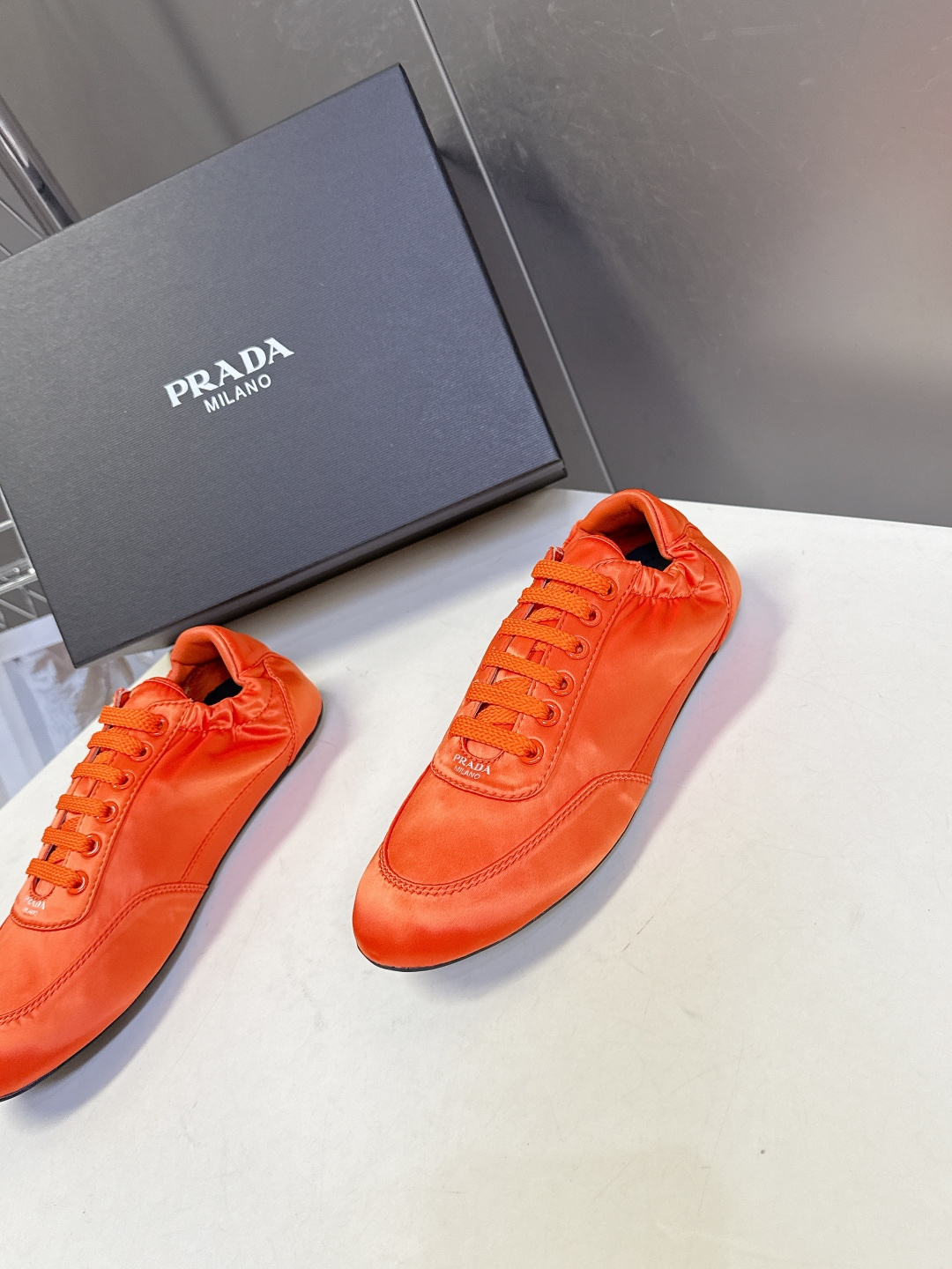 PRADA普拉达最新款复古休闲鞋 德训鞋 超多明星时尚博主种草 走秀款 复古感时髦满满 随意百搭 时尚休