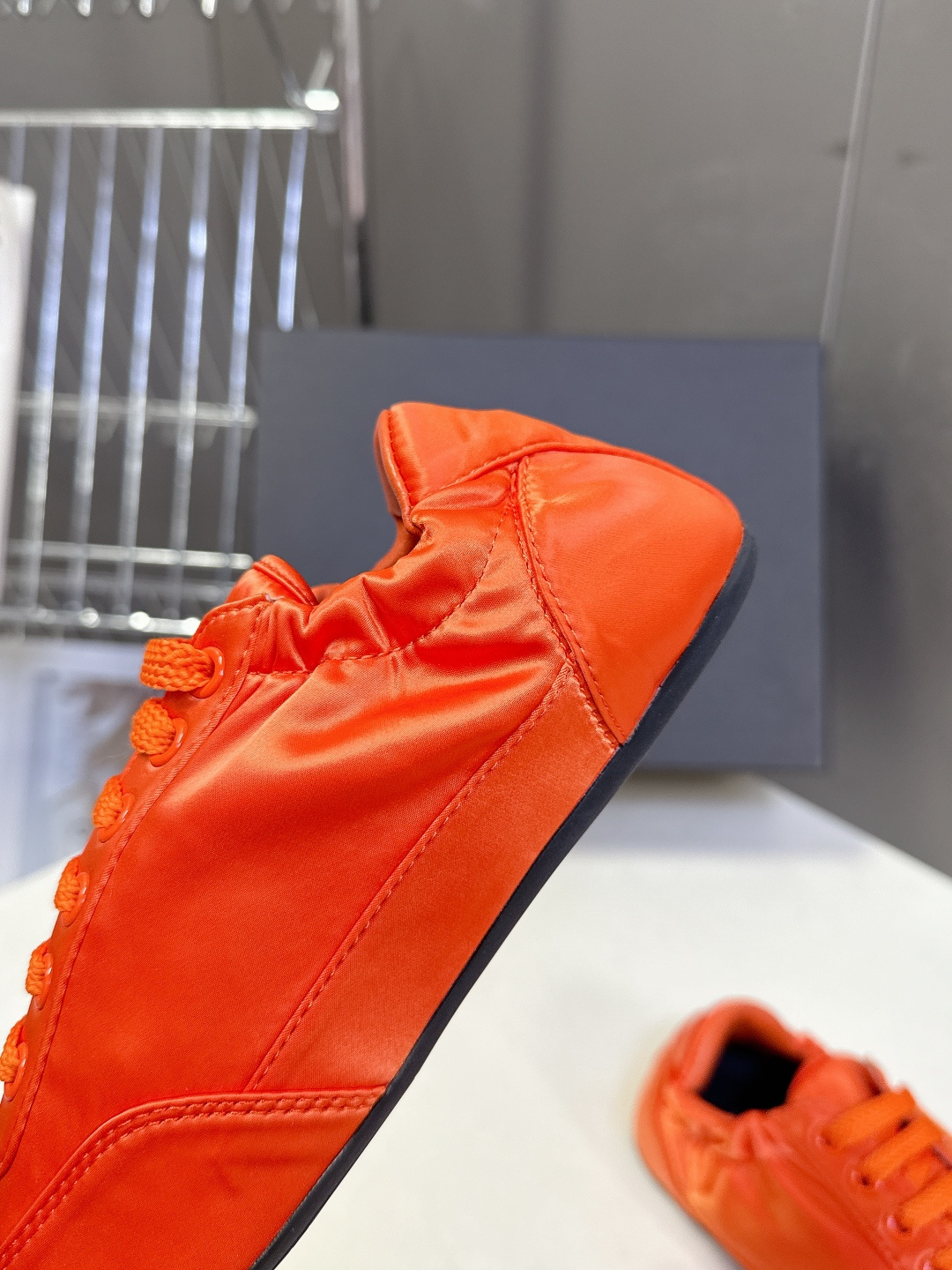 PRADA普拉达最新款复古休闲鞋 德训鞋 超多明星时尚博主种草 走秀款 复古感时髦满满 随意百搭 时尚休