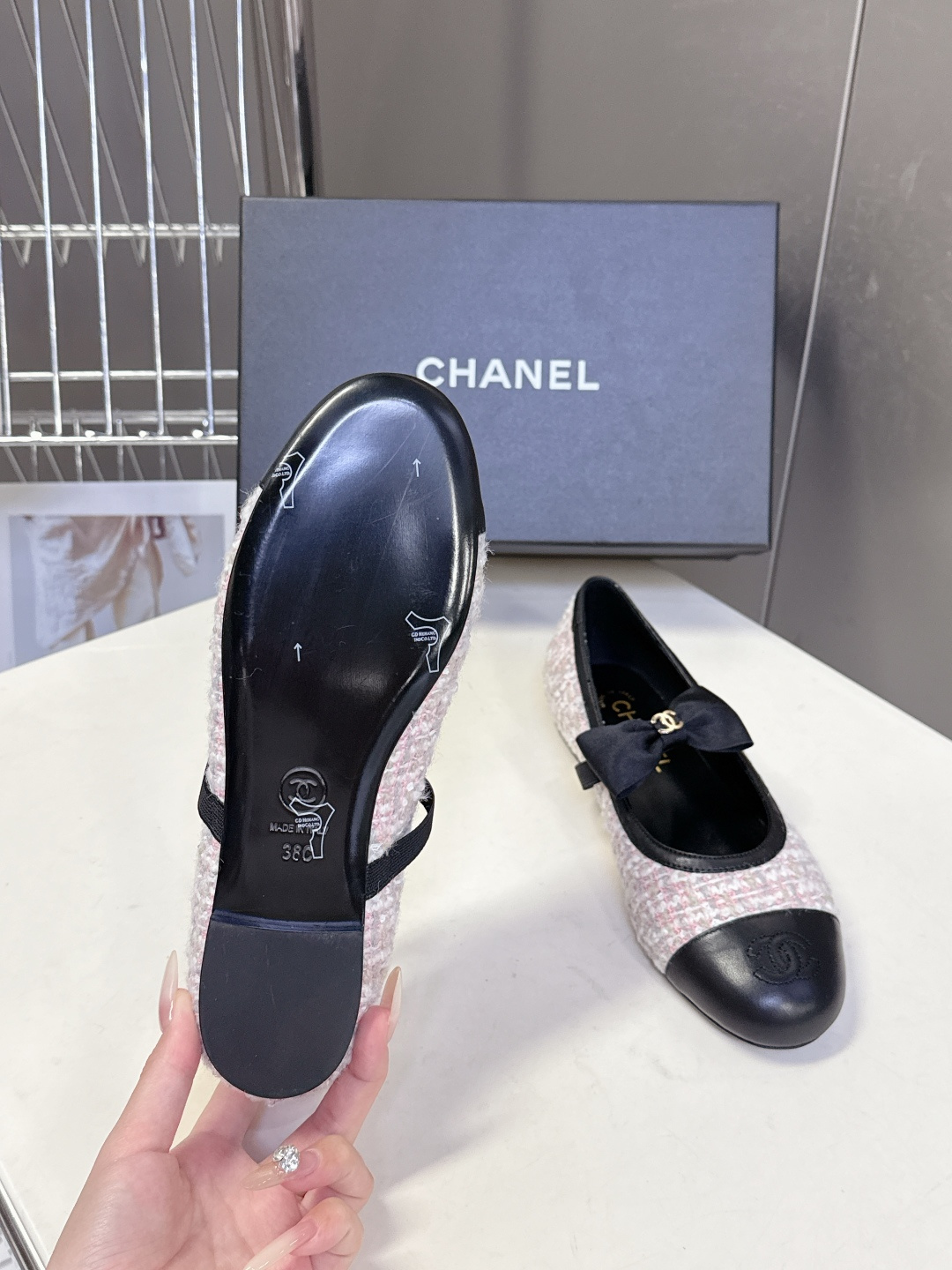 CHANEL香奈儿26C春夏最新款玛丽珍鞋 超多网红时尚博主种草 高级感舒适，配女神们的半身裙 经典的小