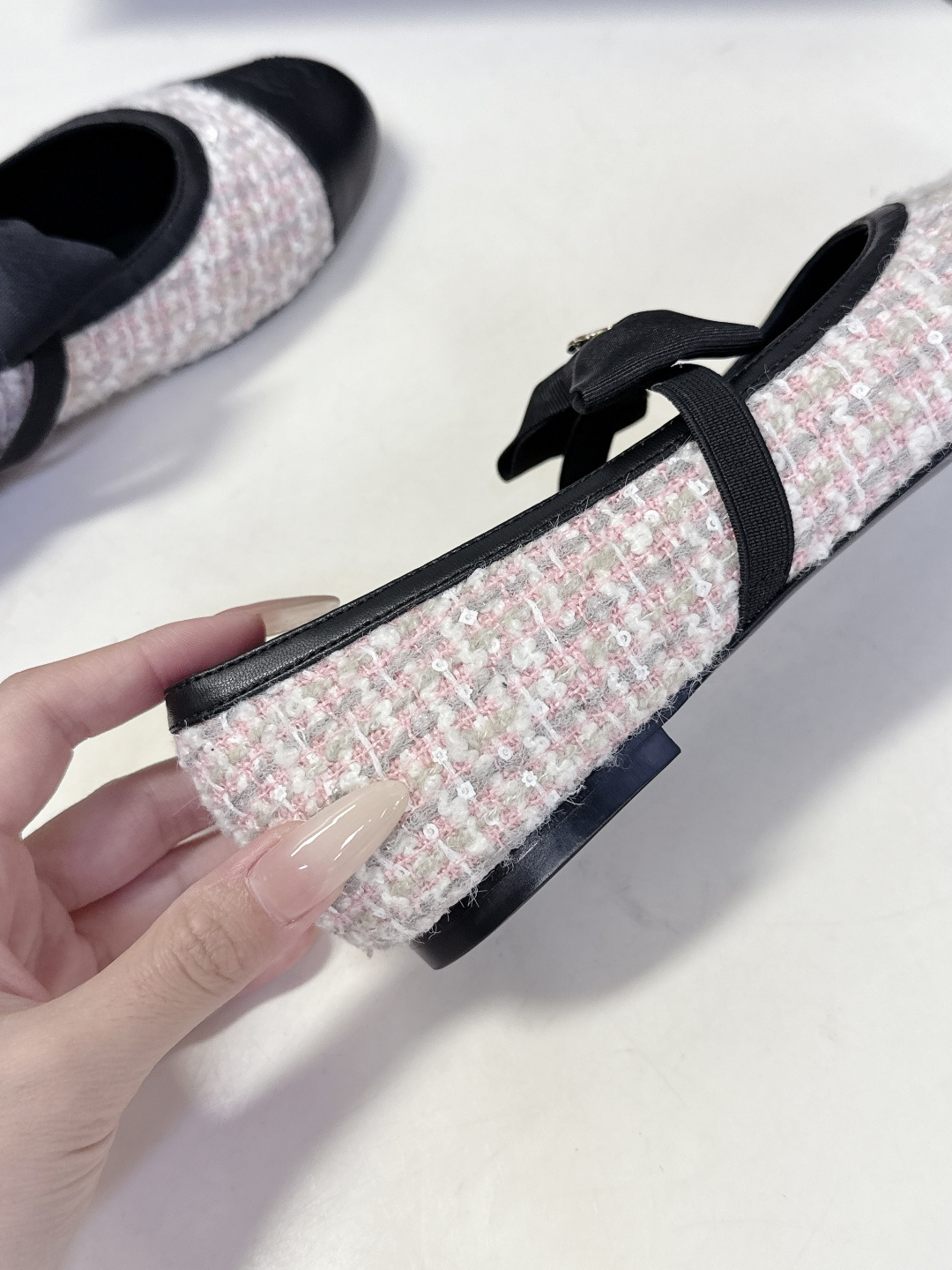 CHANEL香奈儿26C春夏最新款玛丽珍鞋 超多网红时尚博主种草 高级感舒适，配女神们的半身裙 经典的小