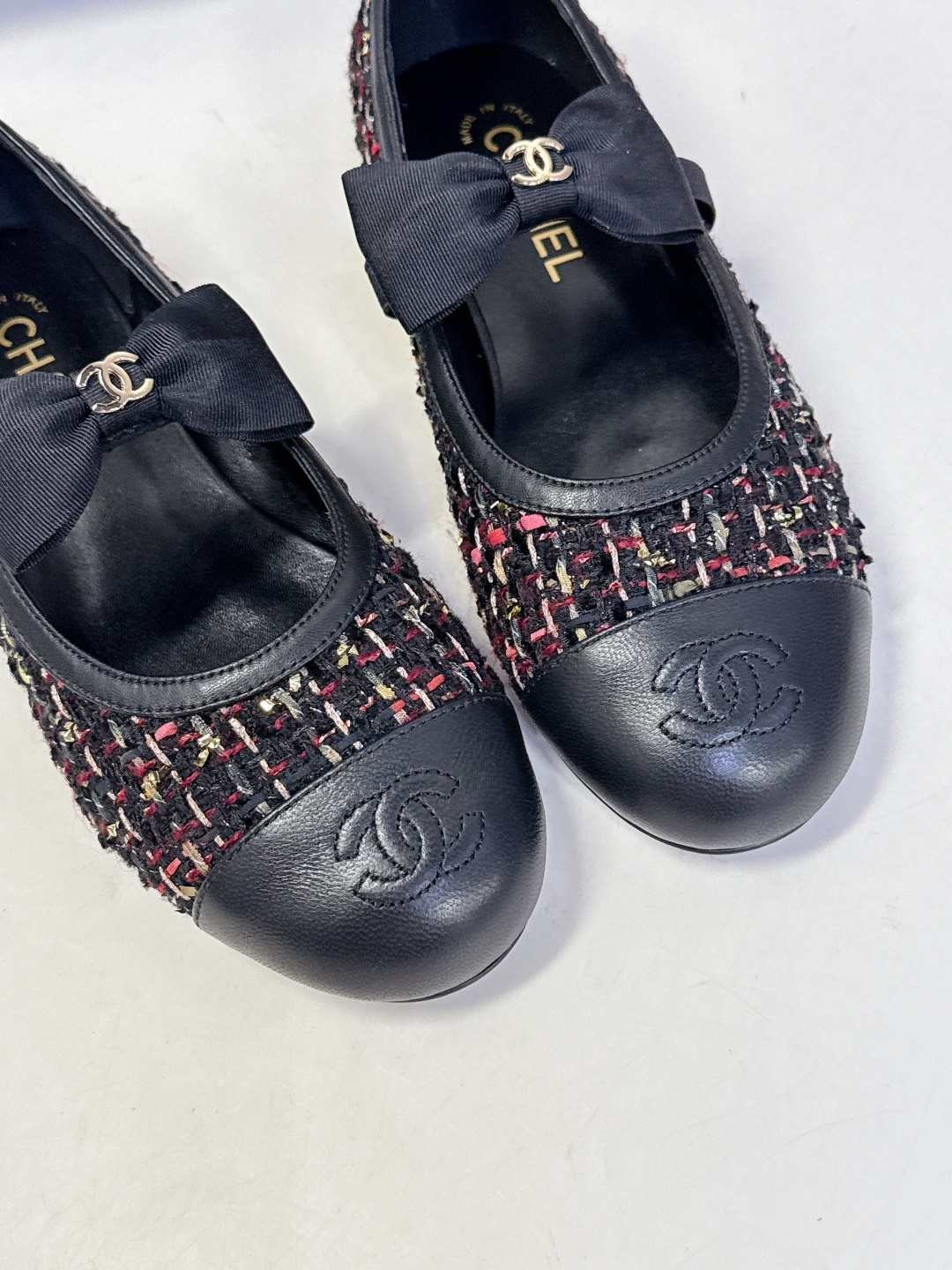 CHANEL香奈儿26C春夏最新款玛丽珍鞋 超多网红时尚博主种草 高级感舒适，配女神们的半身裙 经典的小