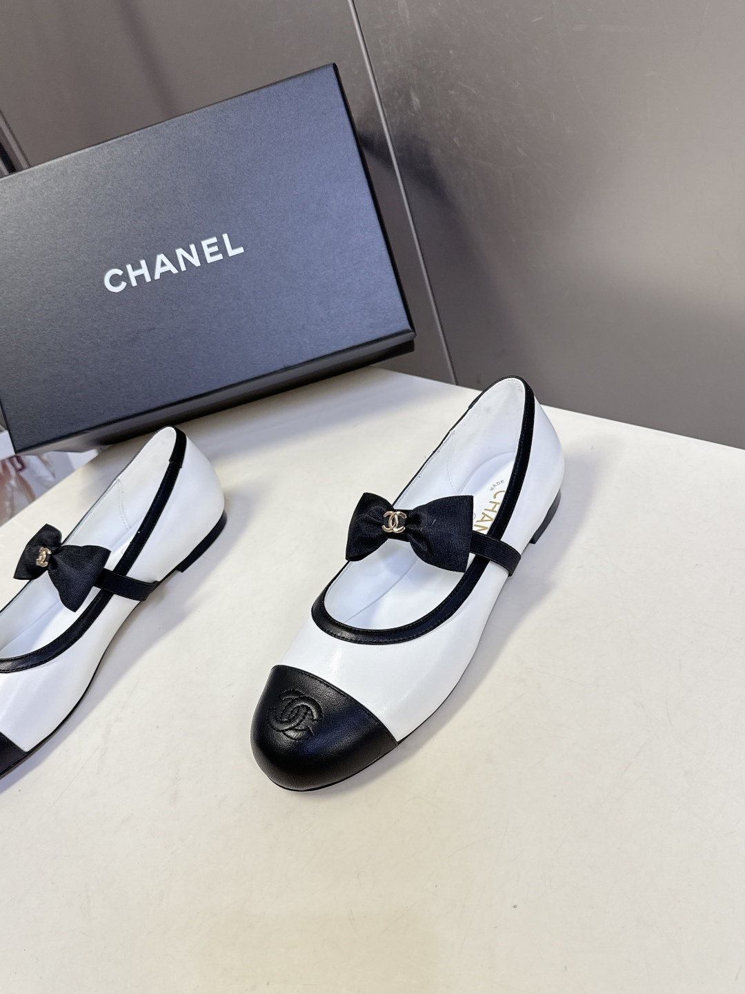 CHANEL香奈儿26C春夏最新款玛丽珍鞋 超多网红时尚博主种草 高级感舒适，配女神们的半身裙 经典的小