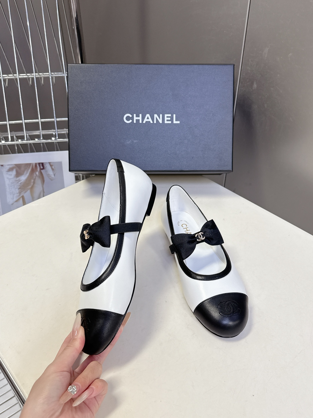 CHANEL香奈儿26C春夏最新款玛丽珍鞋 超多网红时尚博主种草 高级感舒适，配女神们的半身裙 经典的小