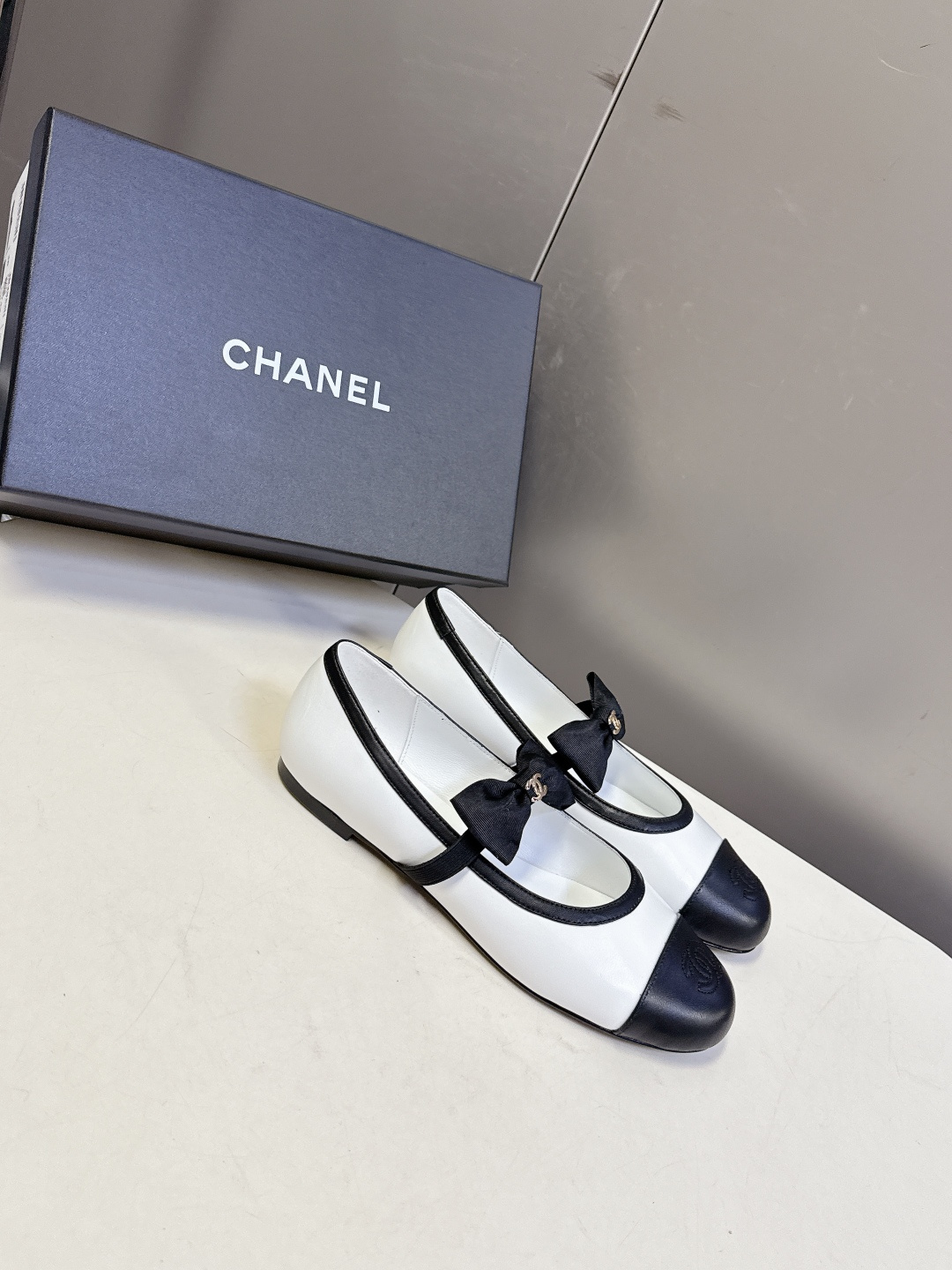 CHANEL香奈儿26C春夏最新款玛丽珍鞋 超多网红时尚博主种草 高级感舒适，配女神们的半身裙 经典的小