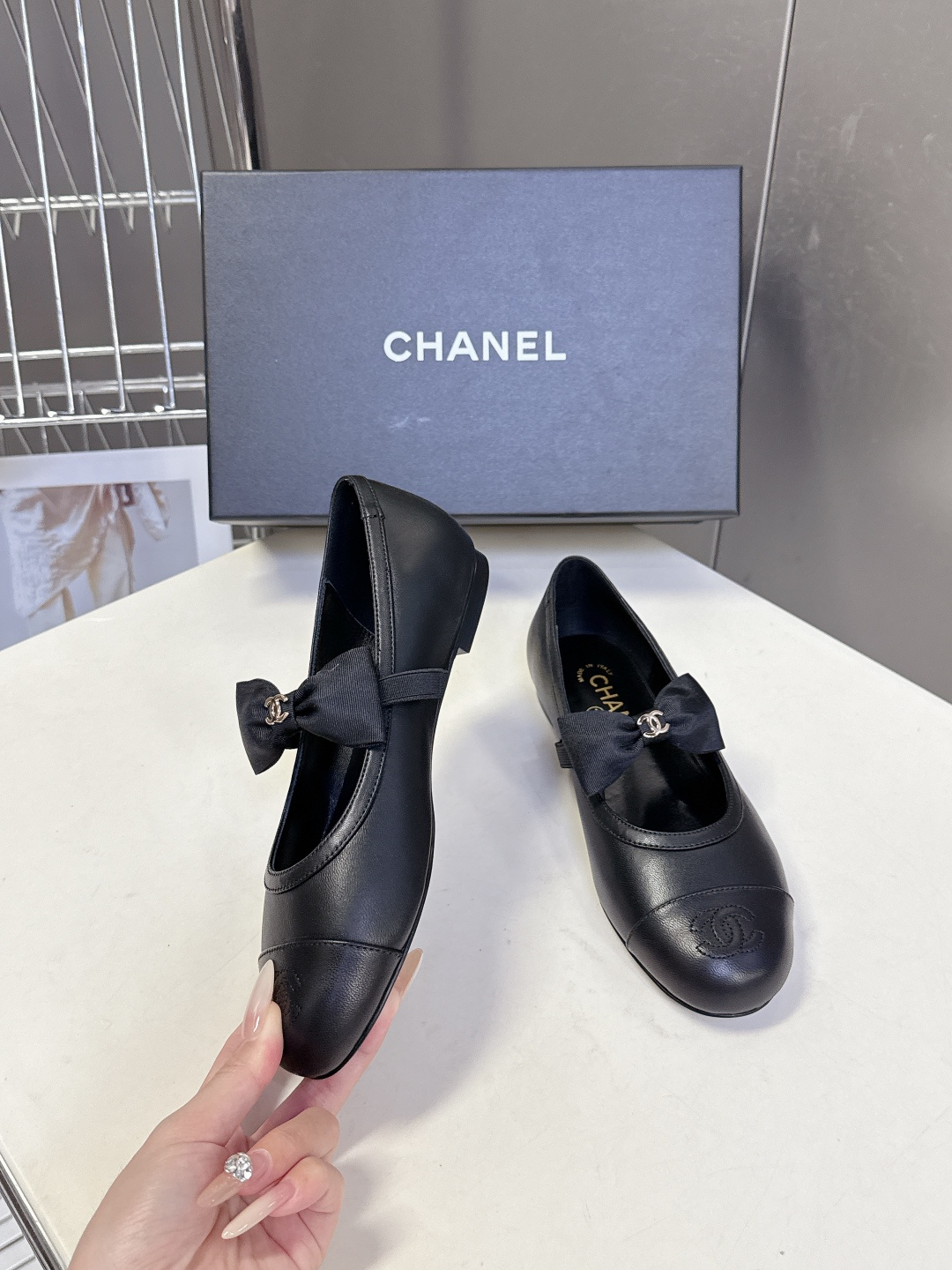 CHANEL香奈儿26C春夏最新款玛丽珍鞋 超多网红时尚博主种草 高级感舒适，配女神们的半身裙 经典的小