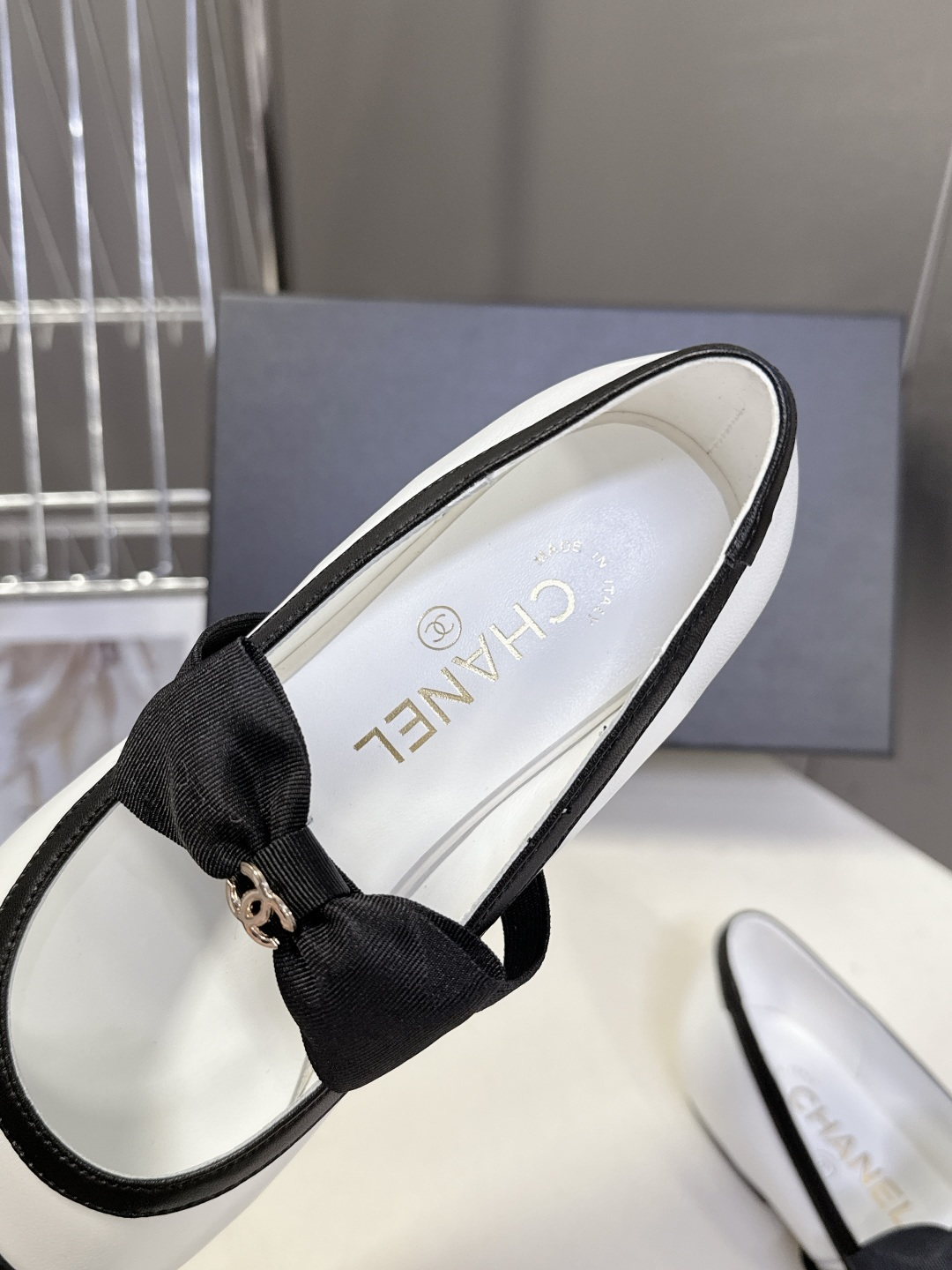 CHANEL香奈儿26C春夏最新款玛丽珍鞋 超多网红时尚博主种草 高级感舒适，配女神们的半身裙 经典的小