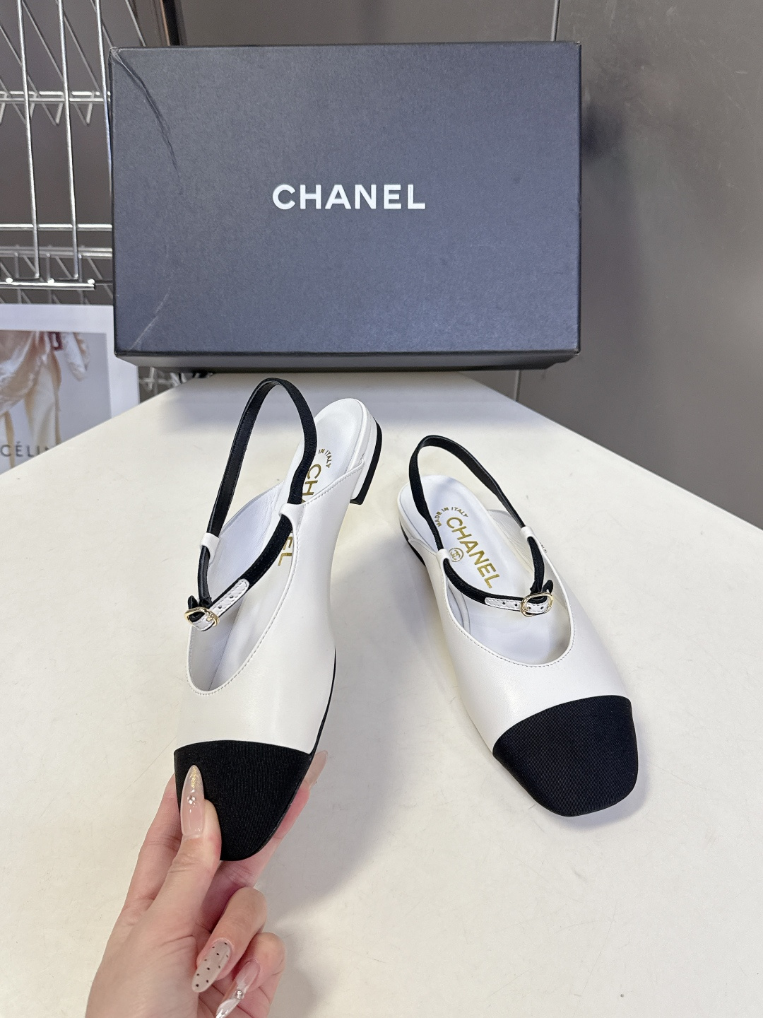 CHANEL香奈儿26C春夏最新款时装鞋 超多网红时尚博主种草 高级感舒适，配女神们的半身裙 经典的小圆