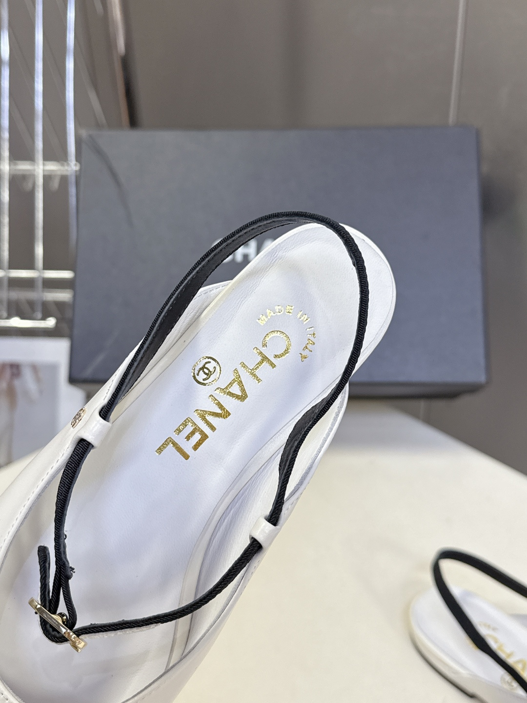 CHANEL香奈儿26C春夏最新款时装鞋 超多网红时尚博主种草 高级感舒适，配女神们的半身裙 经典的小圆