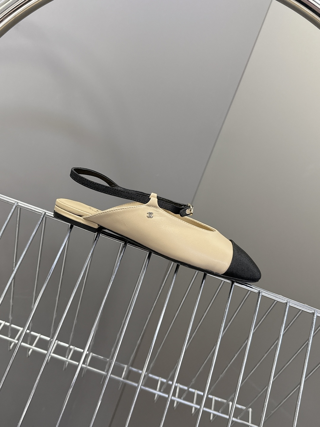 CHANEL香奈儿26C春夏最新款时装鞋 超多网红时尚博主种草 高级感舒适，配女神们的半身裙 经典的小圆