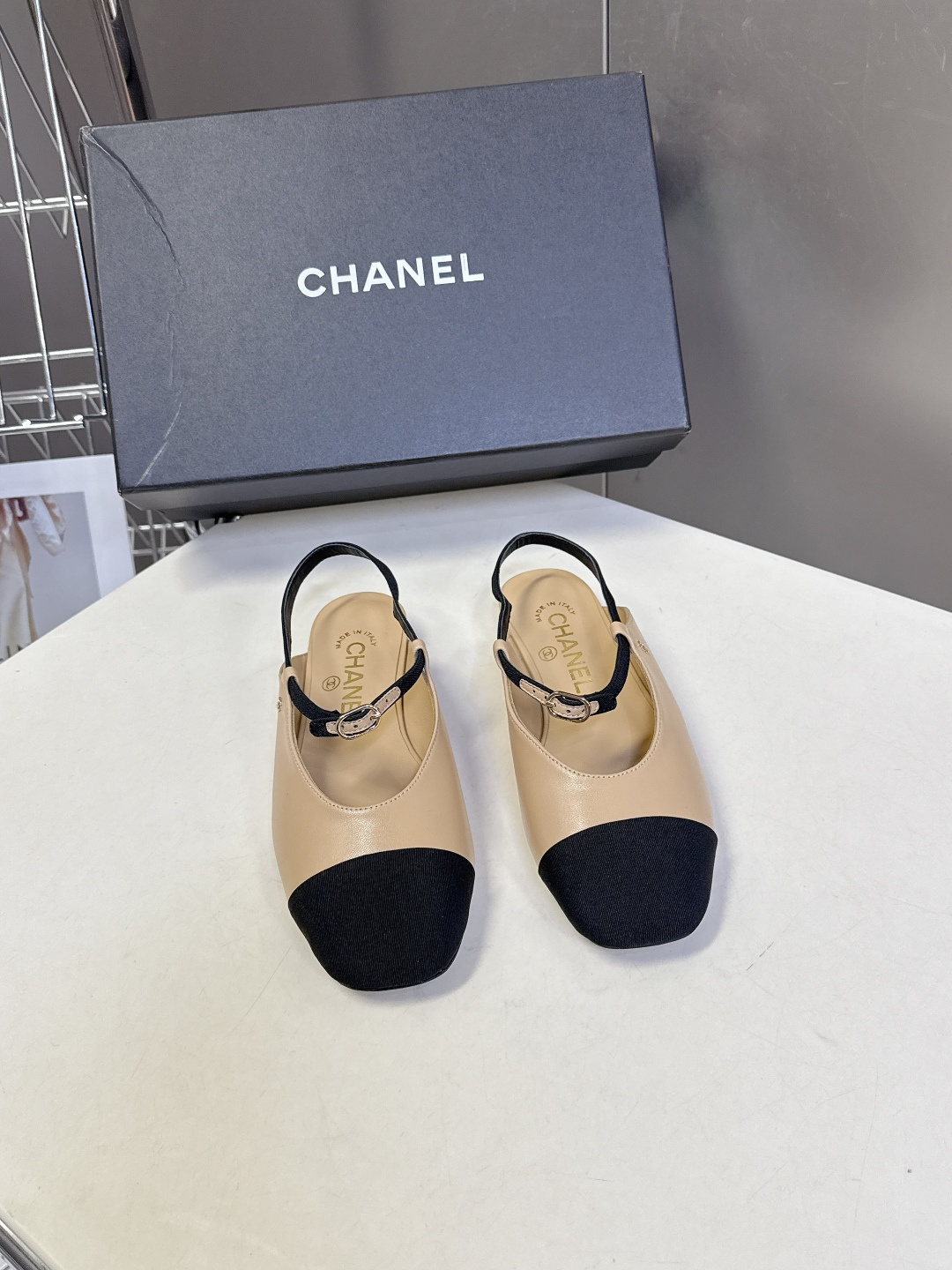 CHANEL香奈儿26C春夏最新款时装鞋 超多网红时尚博主种草 高级感舒适，配女神们的半身裙 经典的小圆