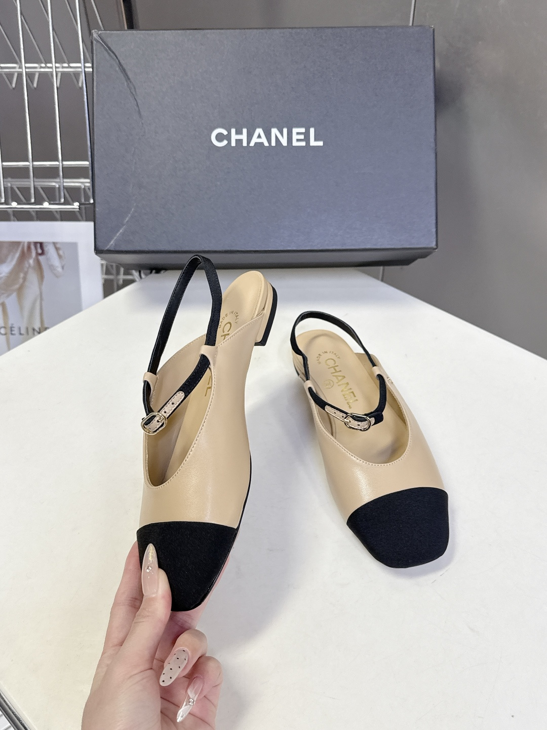 CHANEL香奈儿26C春夏最新款时装鞋 超多网红时尚博主种草 高级感舒适，配女神们的半身裙 经典的小圆