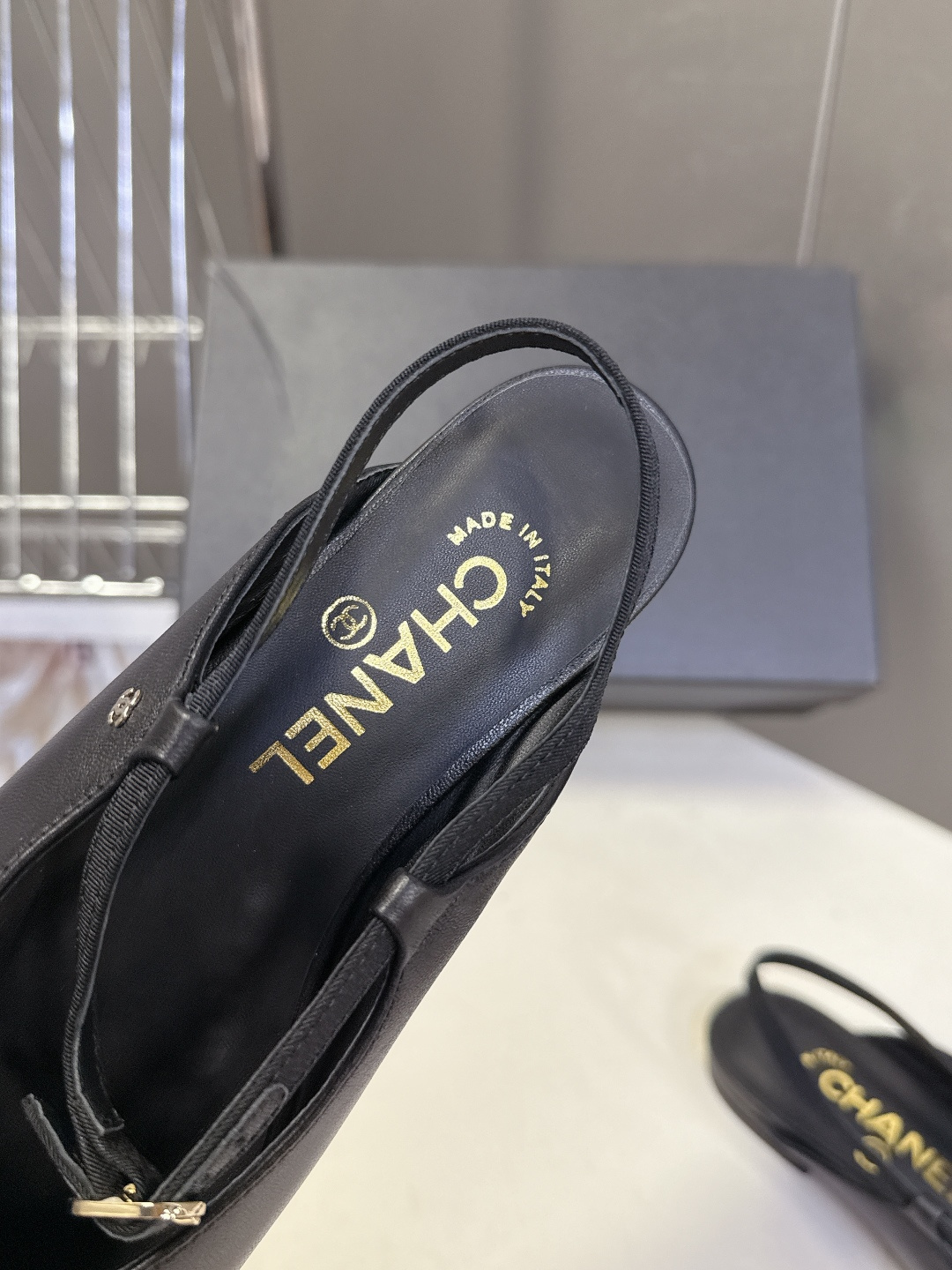 CHANEL香奈儿26C春夏最新款时装鞋 超多网红时尚博主种草 高级感舒适，配女神们的半身裙 经典的小圆