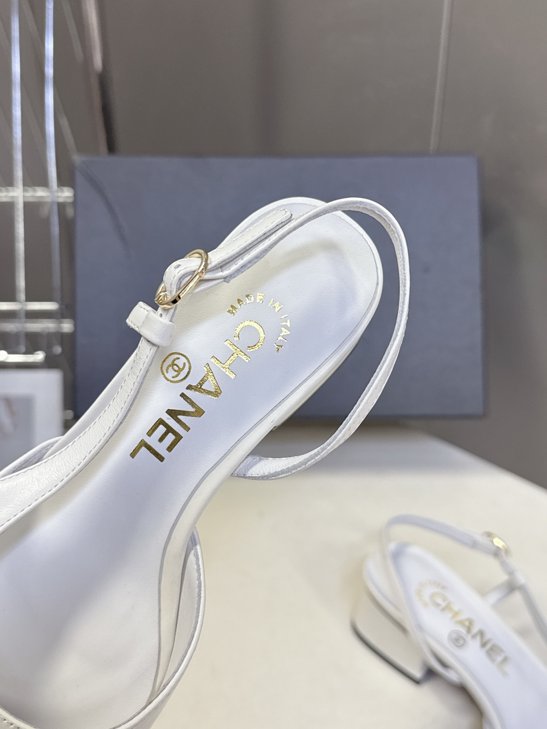 CHANEL香奈儿26C春夏最新款时装鞋 超多网红时尚博主种草 高级感舒适，配女神们的半身裙 经典的小圆