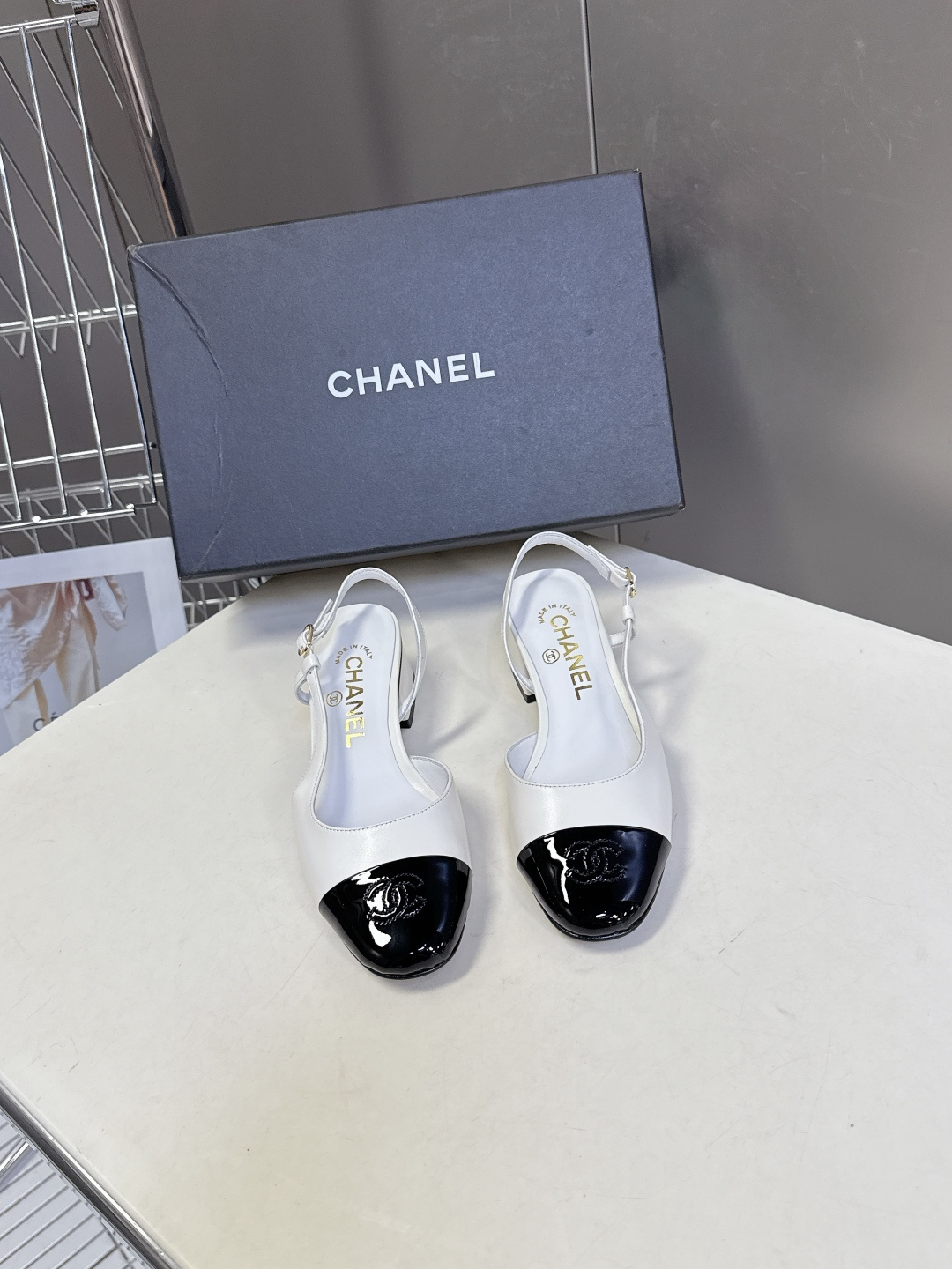 CHANEL香奈儿26C春夏最新款时装鞋 超多网红时尚博主种草 高级感舒适，配女神们的半身裙 经典的小圆