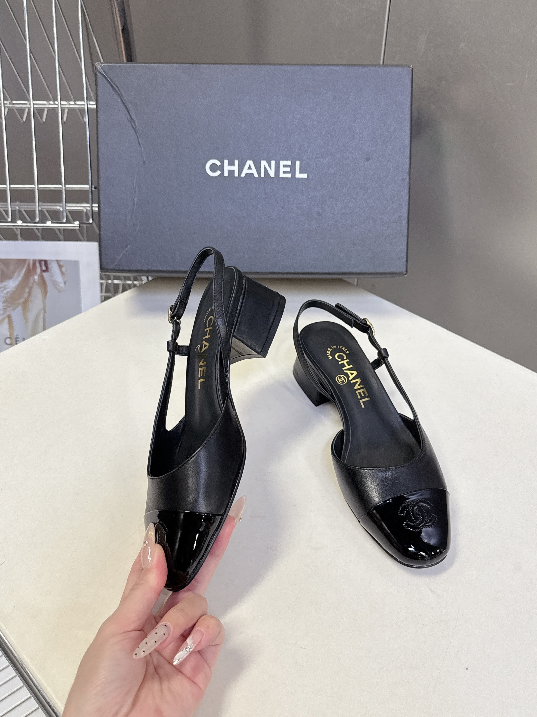 CHANEL香奈儿26C春夏最新款时装鞋 超多网红时尚博主种草 高级感舒适，配女神们的半身裙 经典的小圆