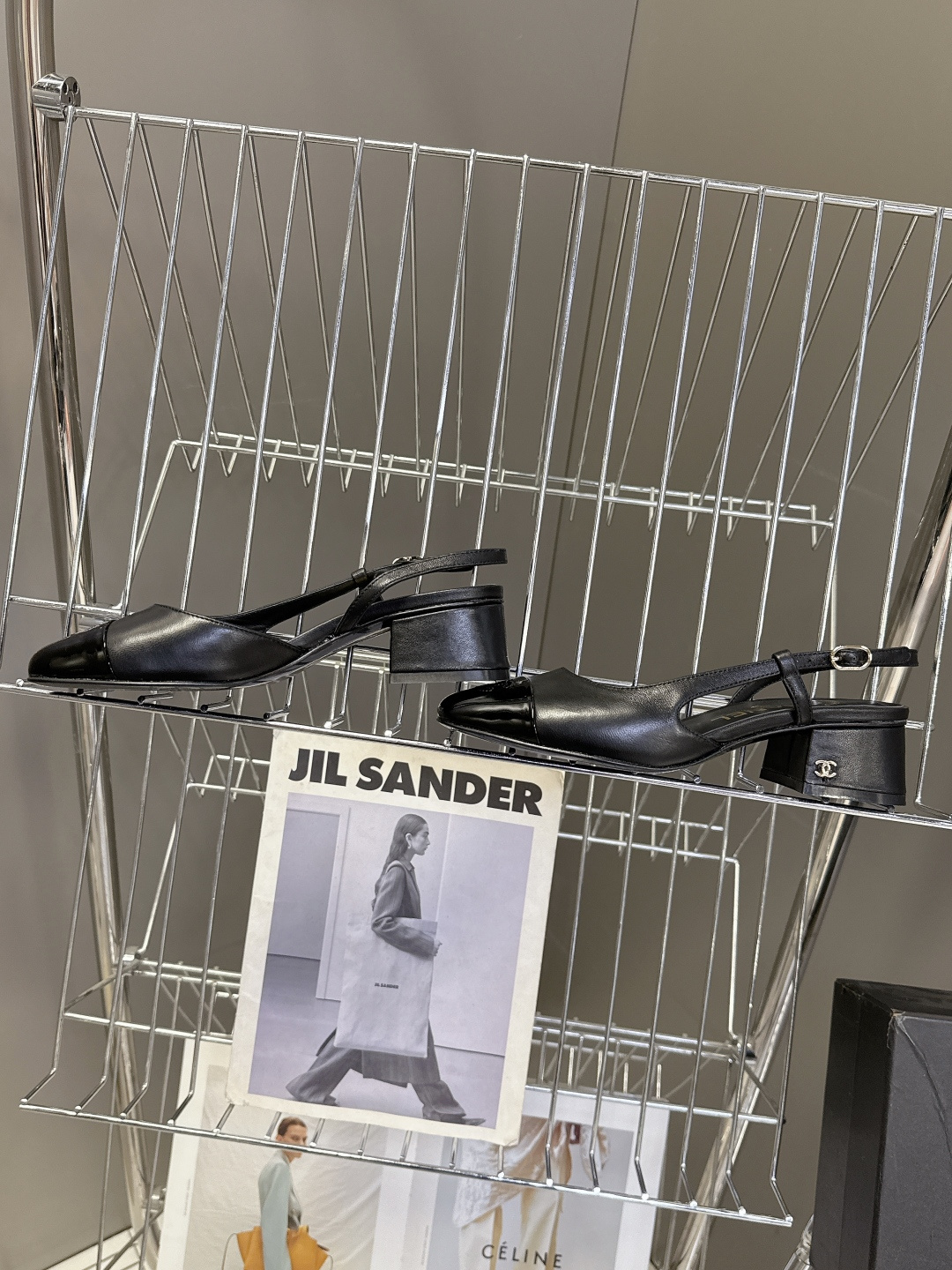 CHANEL香奈儿26C春夏最新款时装鞋 超多网红时尚博主种草 高级感舒适，配女神们的半身裙 经典的小圆