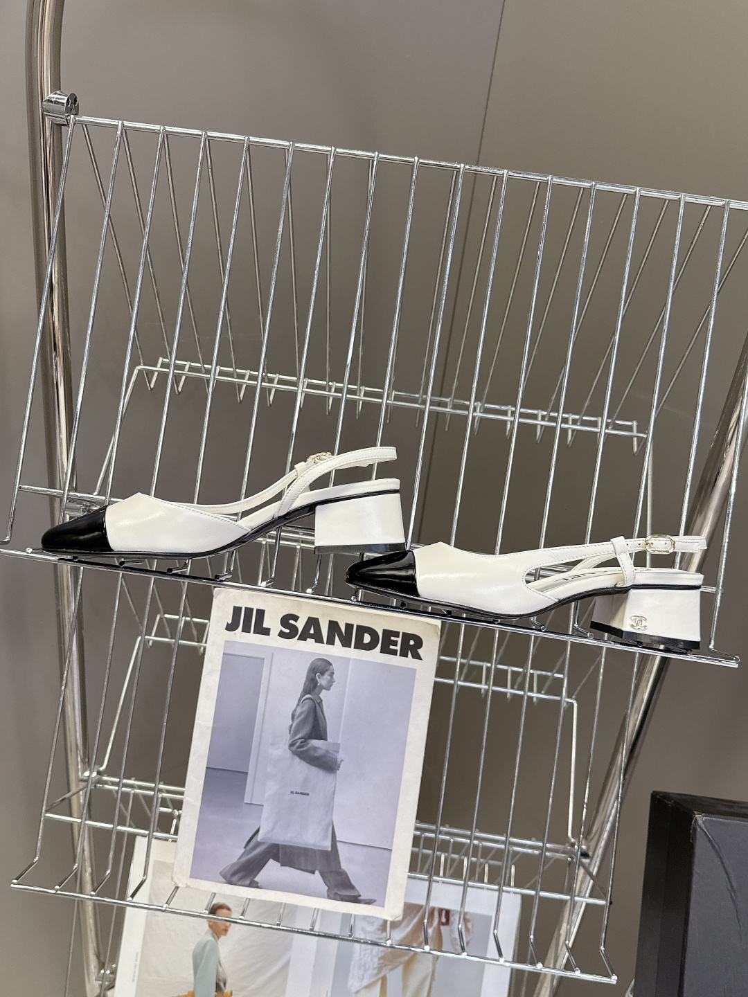 CHANEL香奈儿26C春夏最新款时装鞋 超多网红时尚博主种草 高级感舒适，配女神们的半身裙 经典的小圆