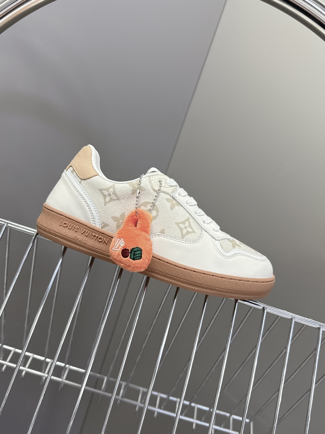 路易威登LV春夏新款运动德训鞋 专柜一鞋难求 每个店铺配额有限 超多网红时装博主种草 原版购入开发 完美