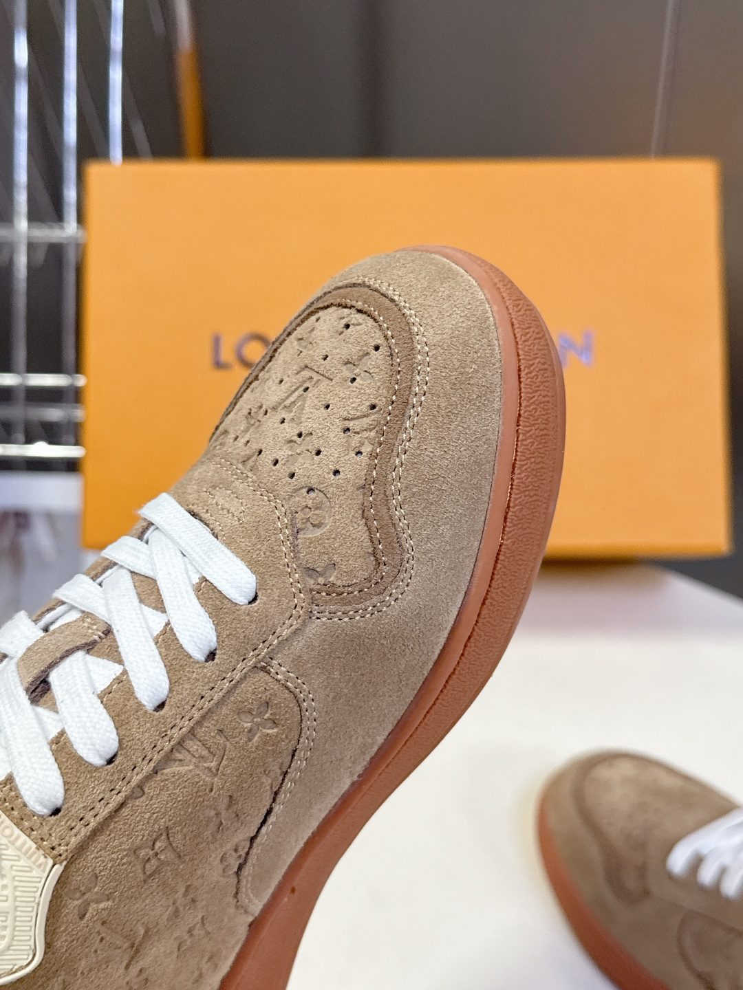 路易威登LV春夏新款运动德训鞋 专柜一鞋难求 每个店铺配额有限 超多网红时装博主种草 原版购入开发 完美