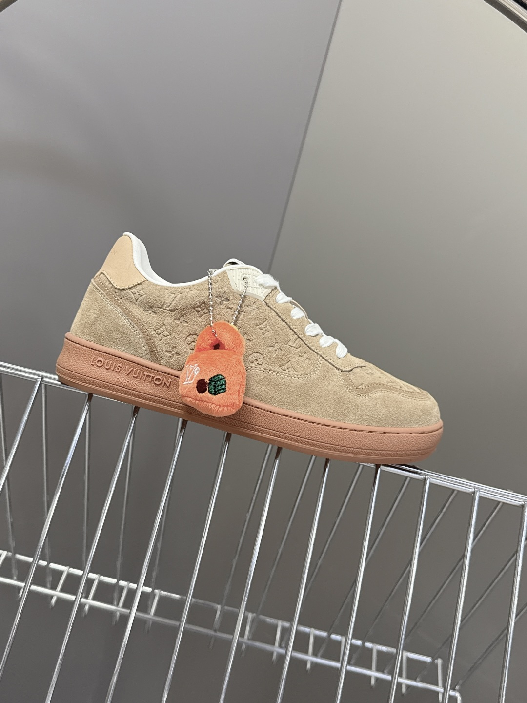 路易威登LV春夏新款运动德训鞋 专柜一鞋难求 每个店铺配额有限 超多网红时装博主种草 原版购入开发 完美