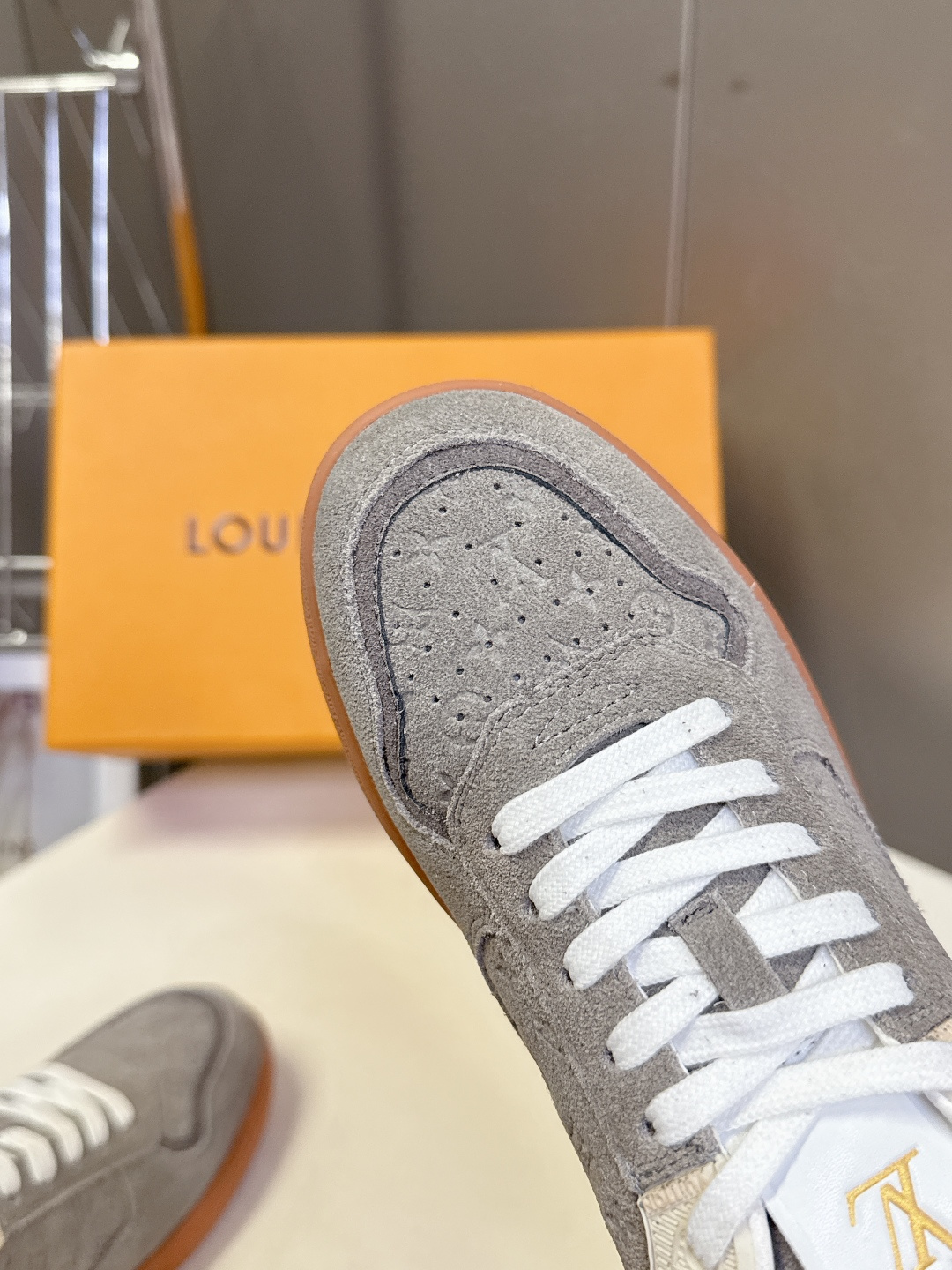 路易威登LV春夏新款运动德训鞋 专柜一鞋难求 每个店铺配额有限 超多网红时装博主种草 原版购入开发 完美