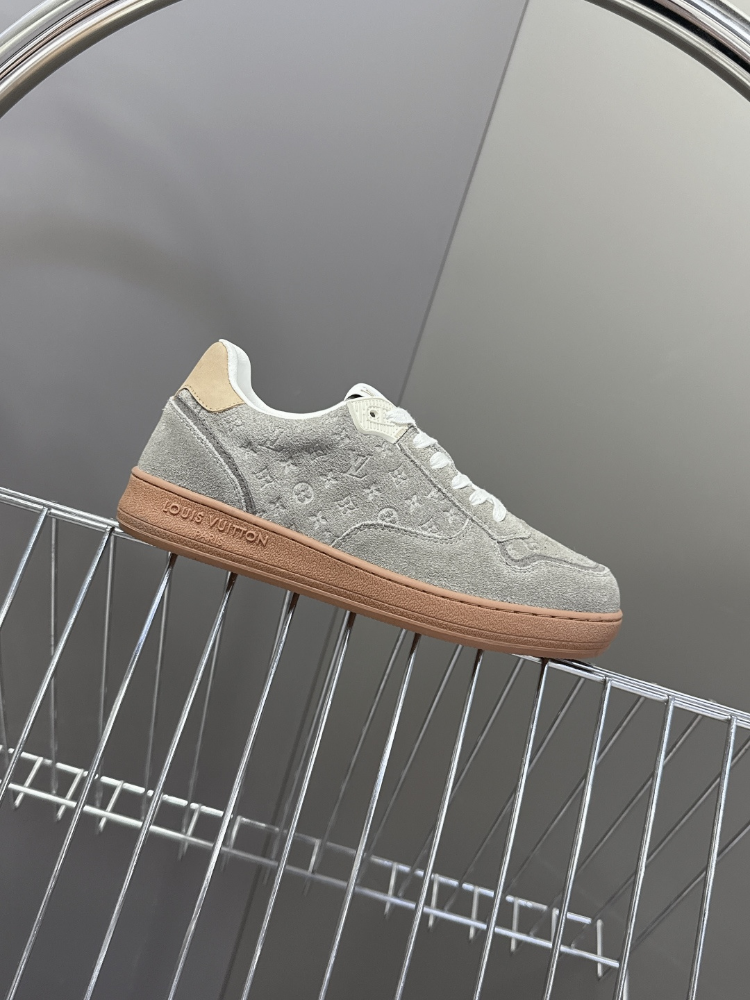 路易威登LV春夏新款运动德训鞋 专柜一鞋难求 每个店铺配额有限 超多网红时装博主种草 原版购入开发 完美