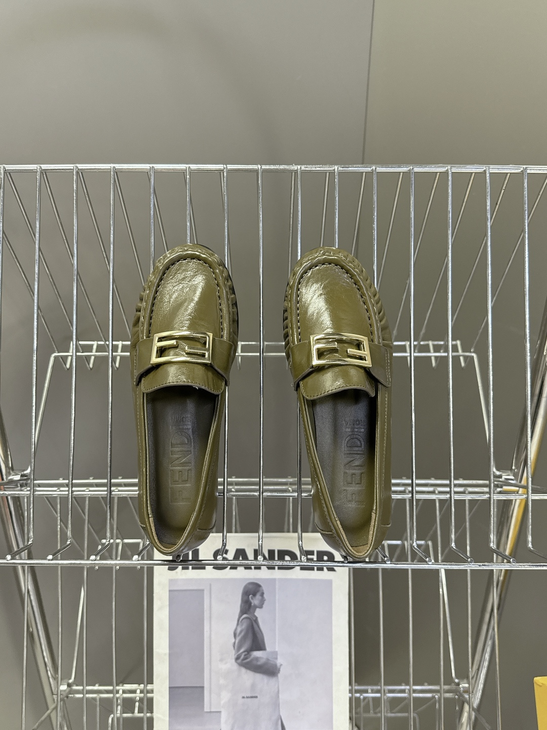 Fendi芬迪2026春夏最新款F扣褶皱牛皮乐福鞋超多明星网红种草 今年超火的皱皮乐福鞋 简简单单的老钱