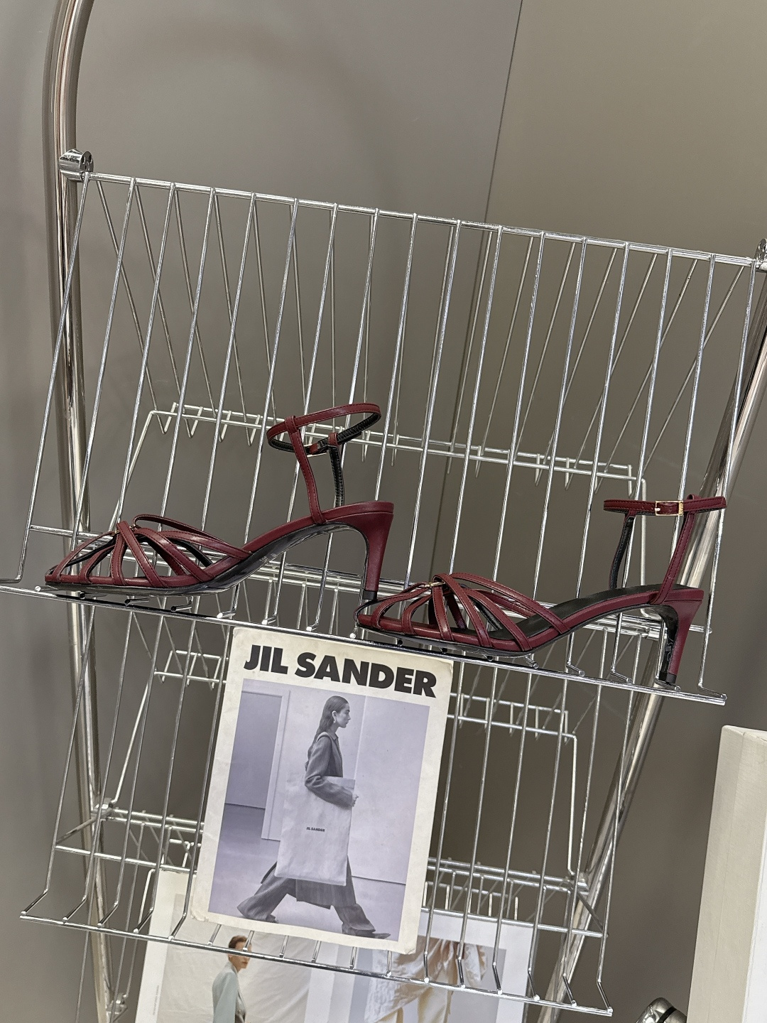 Celine春夏凯旋门时装鞋 柔美的露脚设计，脚踝绑带。上脚真的超级显瘦超级美 C家特定的精致凯旋门lo