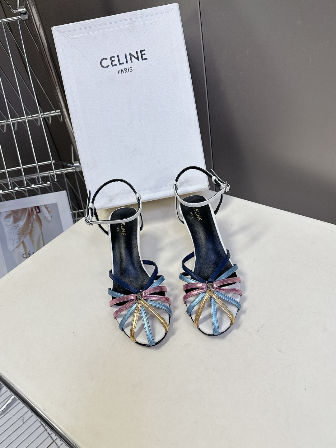 NO:696235,Celine spring and summer Arc de Triomphe fashion shoes, soft open-foot design, ankle straps. The upper feet are really super slim and beautiful. The C family's specific exquisite Arc de Triomphe logo is so beautiful. Original calfskin upper. Top-grade mixed sheepskin lining/foot pads. Italian genuine cowhide soles. Heel height 6cm. Size 35-40, high-heeled sandals, celine, chanel, sandals, high heels, cowhide, sheepskin.19860909Celine春夏凯旋门时装鞋 柔美的露脚设计,脚踝绑带. 上脚真的超级显瘦超级美 C家特定的精致凯旋门logo 好看到爆 鞋面原版小牛皮 内里/垫脚采用顶级混种羊皮 意大利真牛皮鞋底 跟高6cm 码数 35-40,高跟鞋凉鞋,celine,chanel,sandals,high heels,cowhide,sheepskin,Women's Shoes