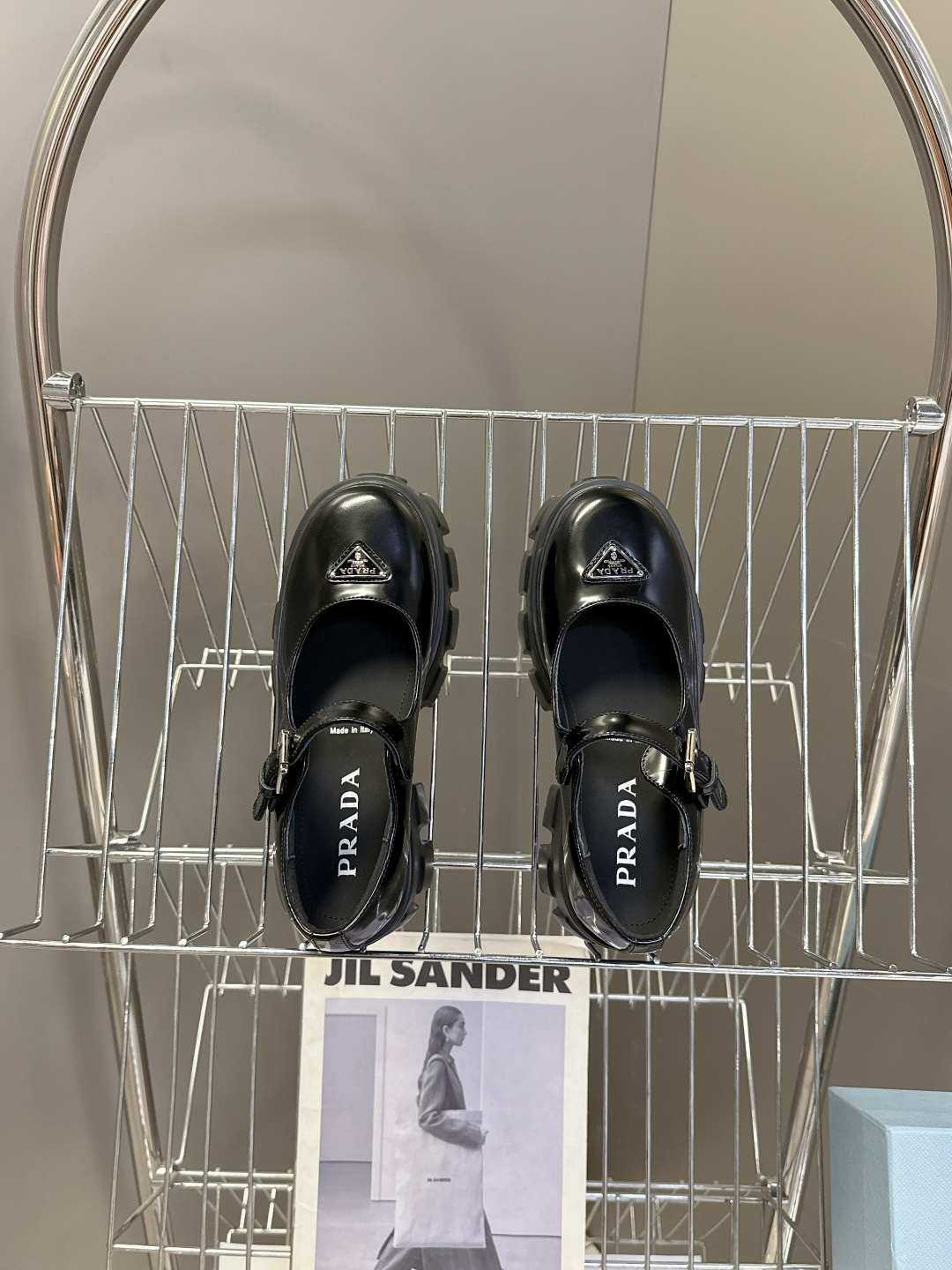 PRADA 普拉达最新款三角标厚底 玛丽珍乐福鞋皮鞋超多明星网红种草 绝对是今年的大爆款贼好看 简约的鞋